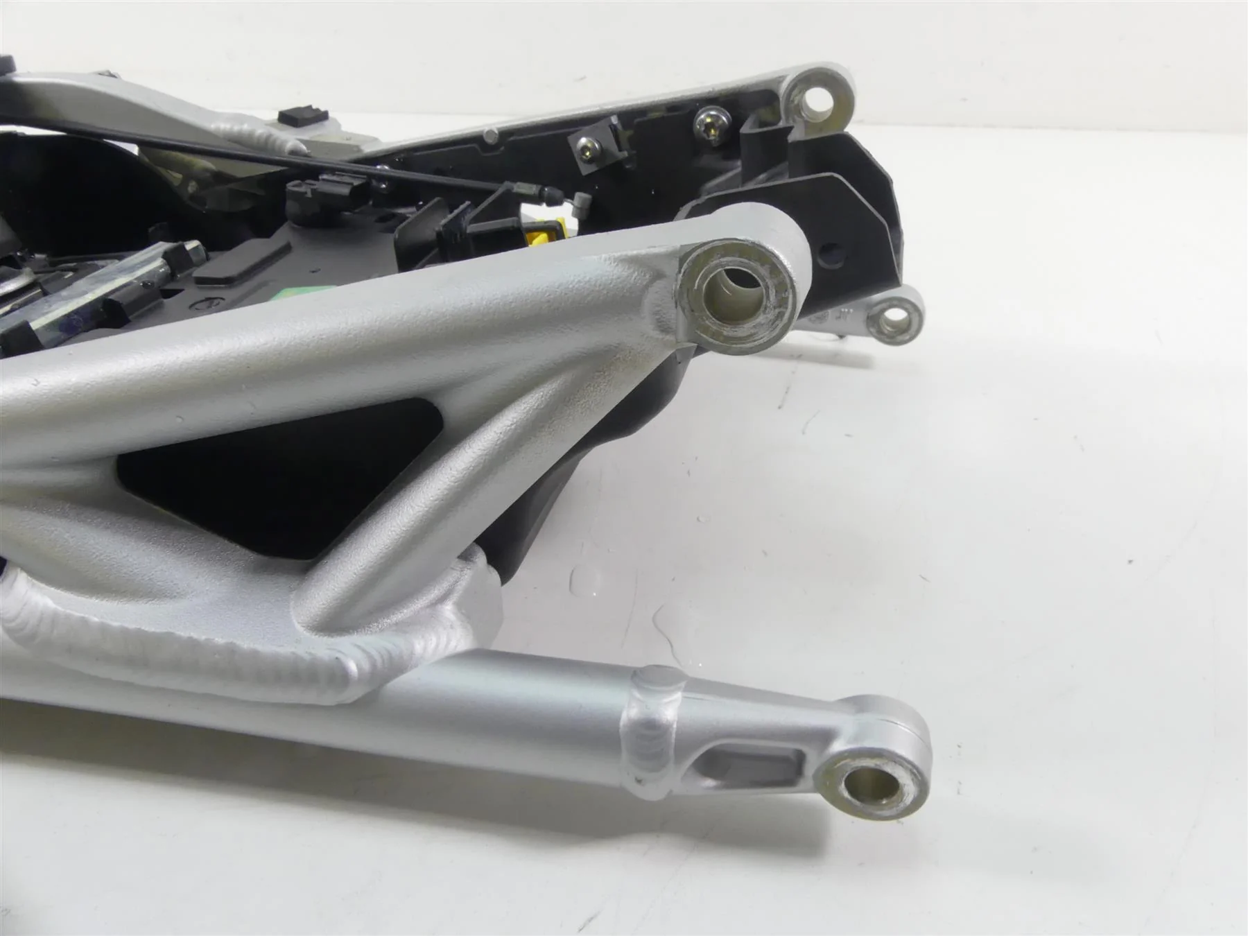 2020 Triumph Speed Triple RS 1050 Subframe Sub Frame & Inner Fender T2079742 - Image 8