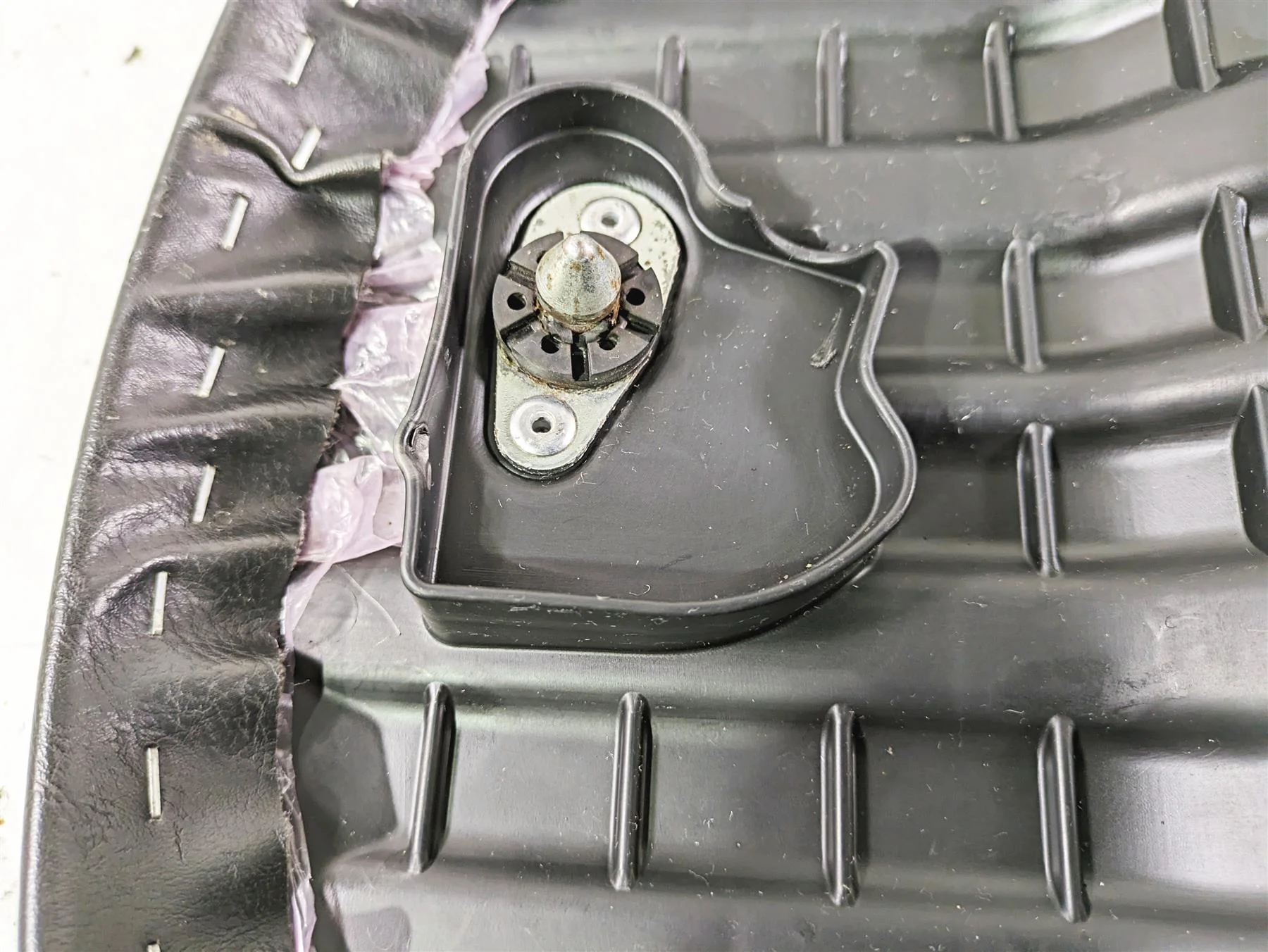 2020 Triumph Street Scrambler 900 Front Rider Driver Seat T2308476 - Image 9