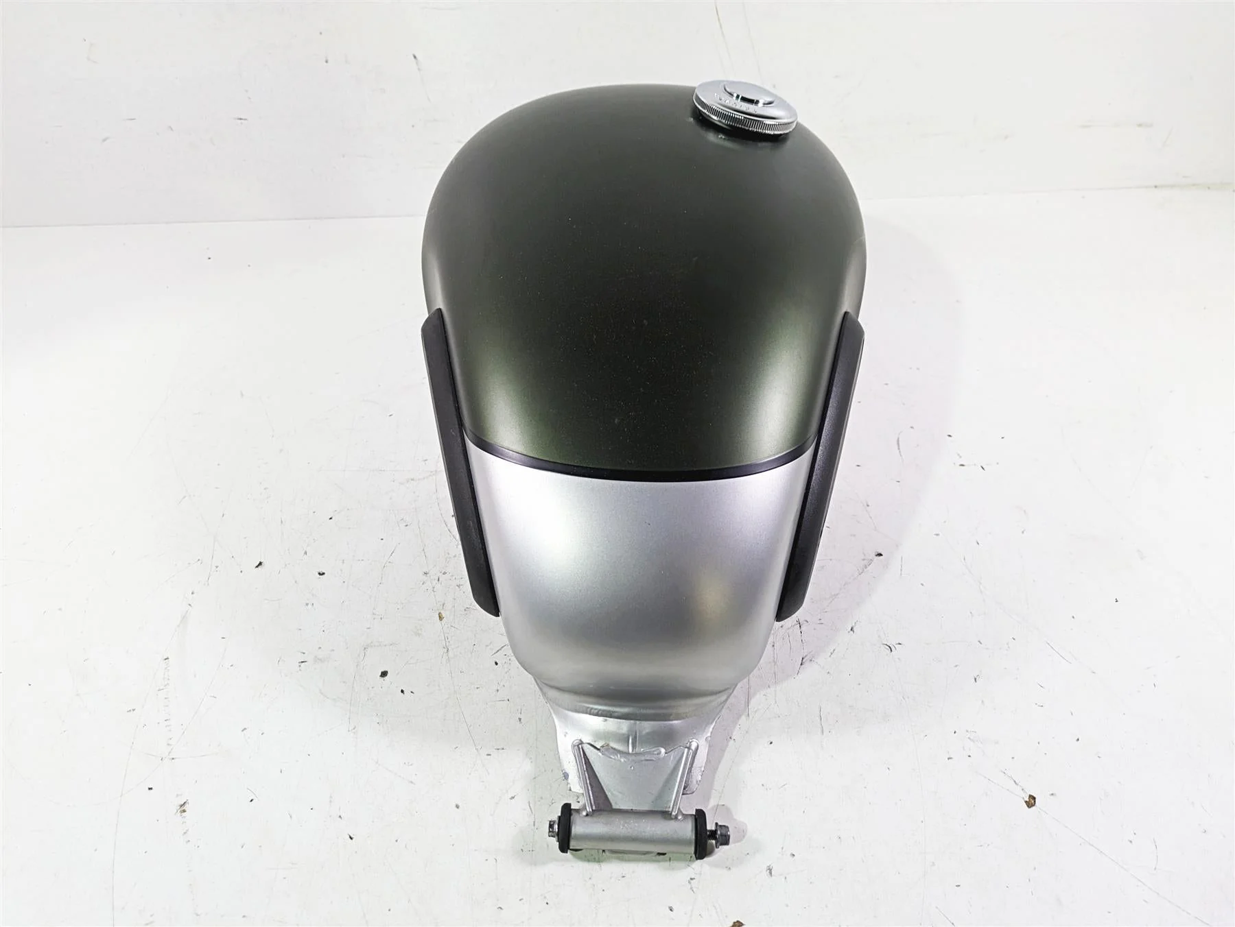 2020 Triumph Street Scrambler 900 Fuel Gas Petrol Tank -Dents T2403301 T2403305 - Image 3