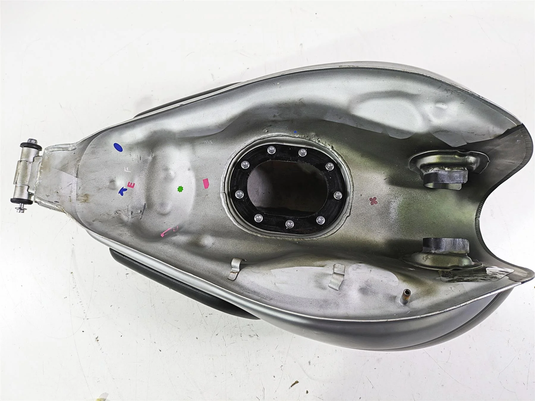 2020 Triumph Street Scrambler 900 Fuel Gas Petrol Tank -Dents T2403301 T2403305 - Image 9