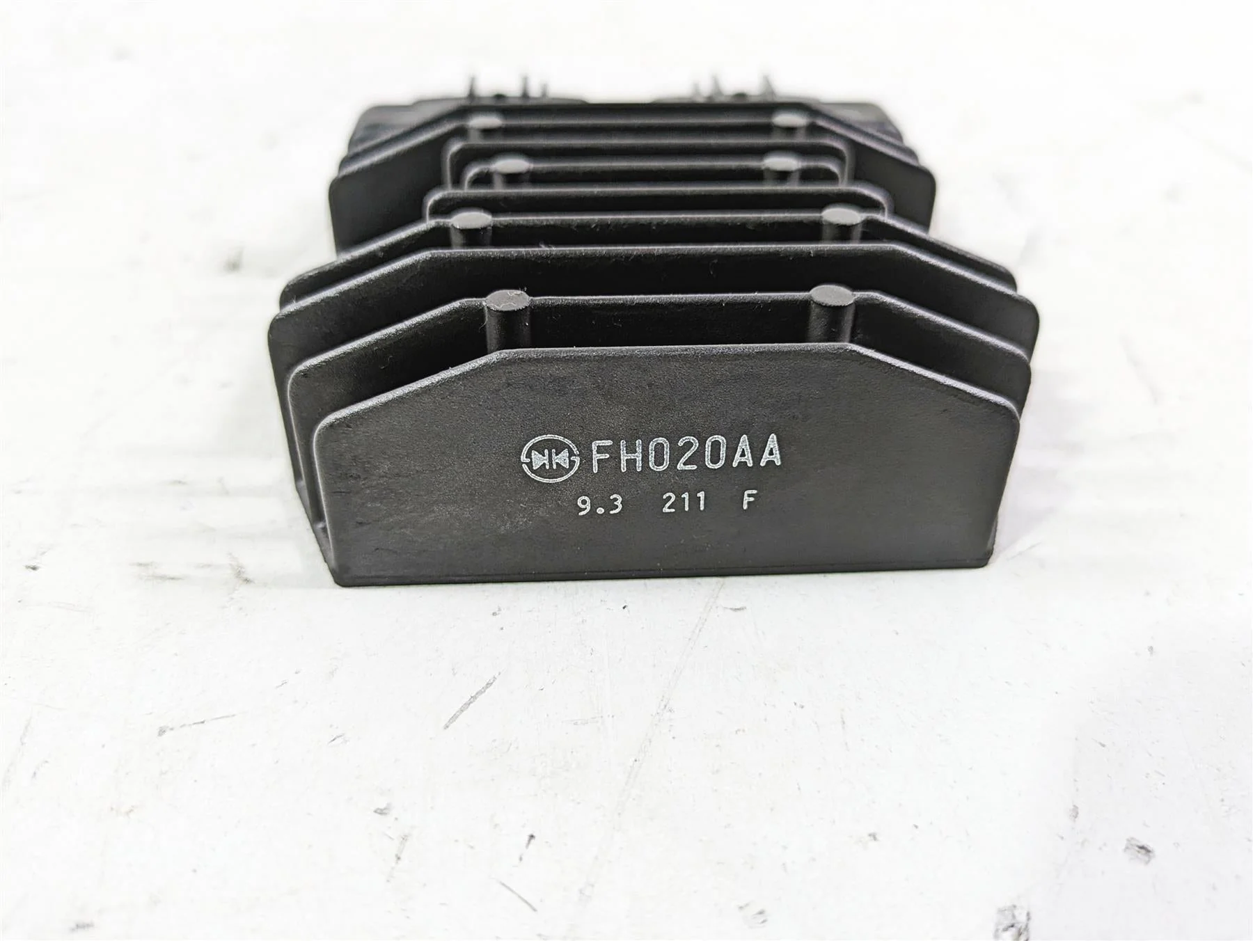 2020 Triumph Street Scrambler 900 Rectifier Voltage Regulator FH020AA 1300675 - Image 6