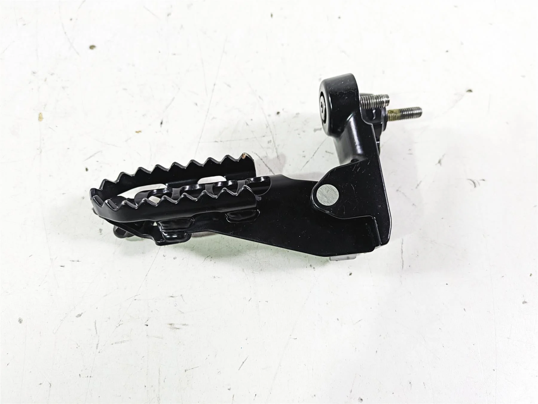 2020 Triumph Street Scrambler 900 Right Rider Footpeg Foot Peg T2081790 - Image 2