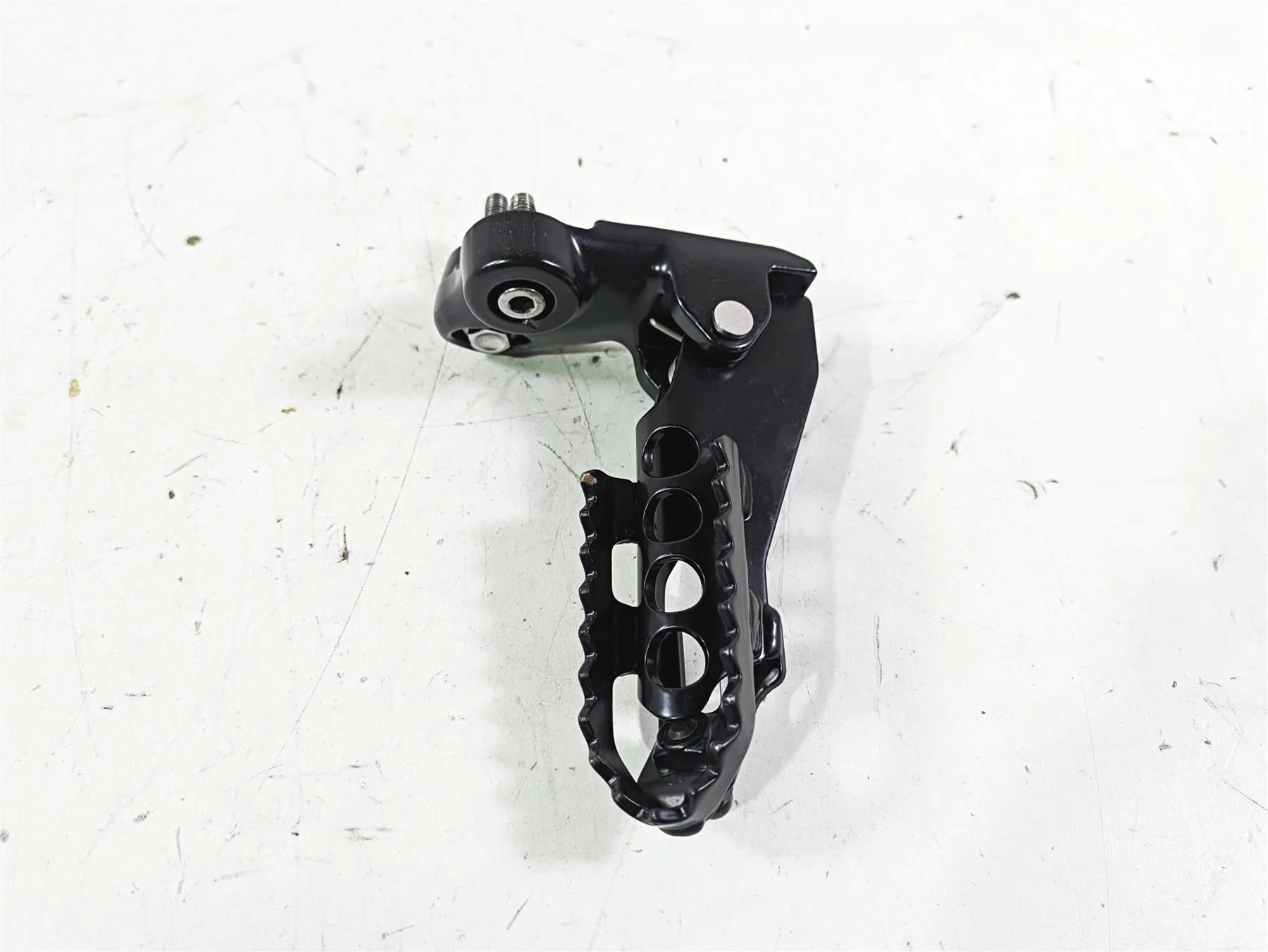 2020 Triumph Street Scrambler 900 Right Rider Footpeg Foot Peg T2081790 - Image 3