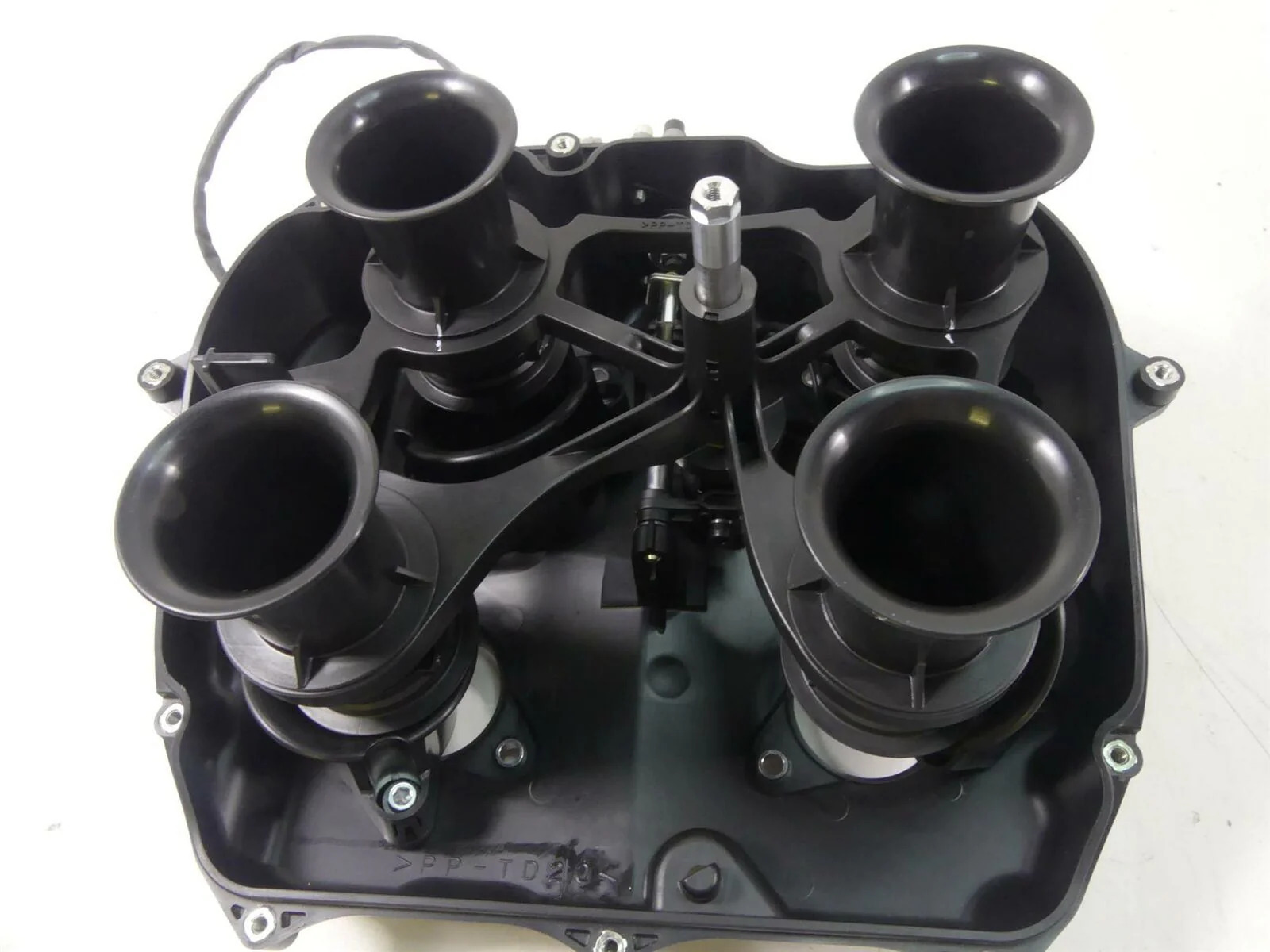2020 Yamaha VMX17 1700 Air Box Filter Breather Cleaner Set 2S3-14411-00-00 - Image 7