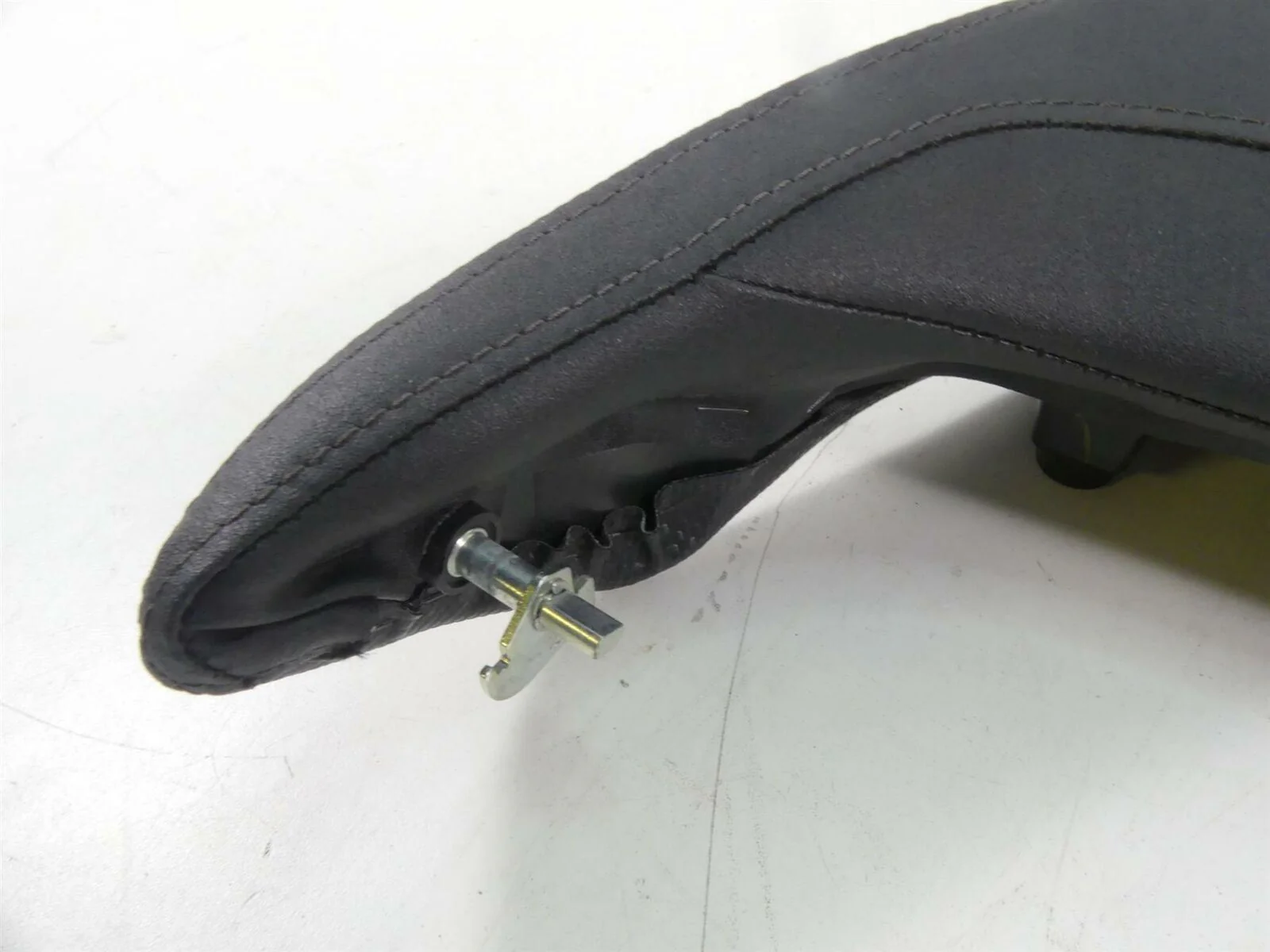2020 Yamaha VMX17 1700 Middle Mid Seat Saddle Section Backrest 2S3-24790-10-00 - Image 7