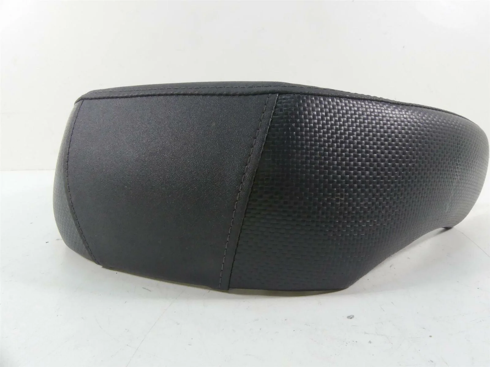 2020 Yamaha VMX17 1700 Middle Mid Seat Saddle Section Backrest 2S3-24790-10-00 - Image 8