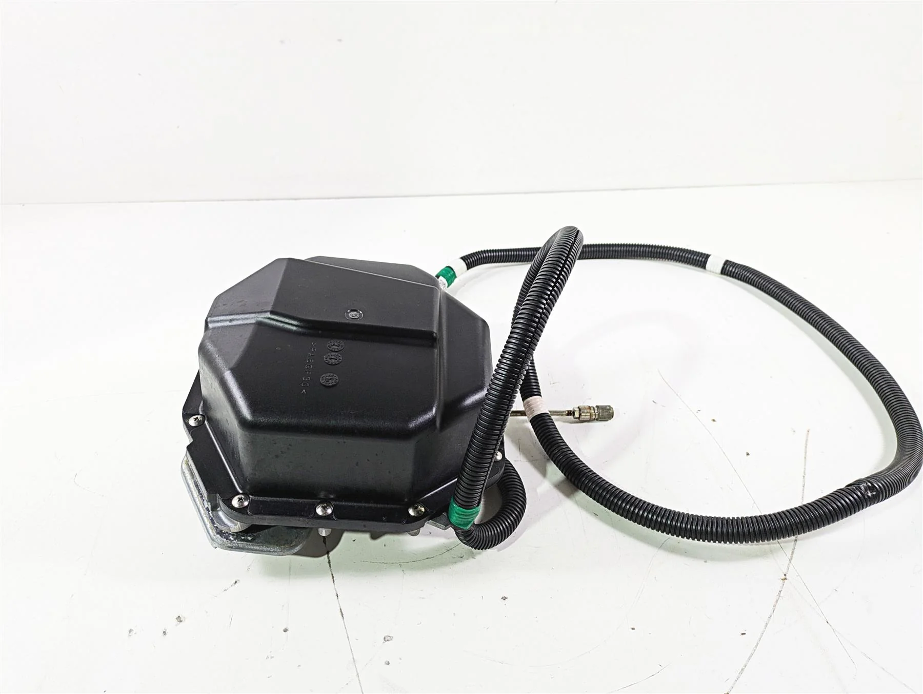 2020 Yamaha Waverunner VX1050 Deluxe Reverse Control Motor & Box F4G-6140B-03-00 - Image 8