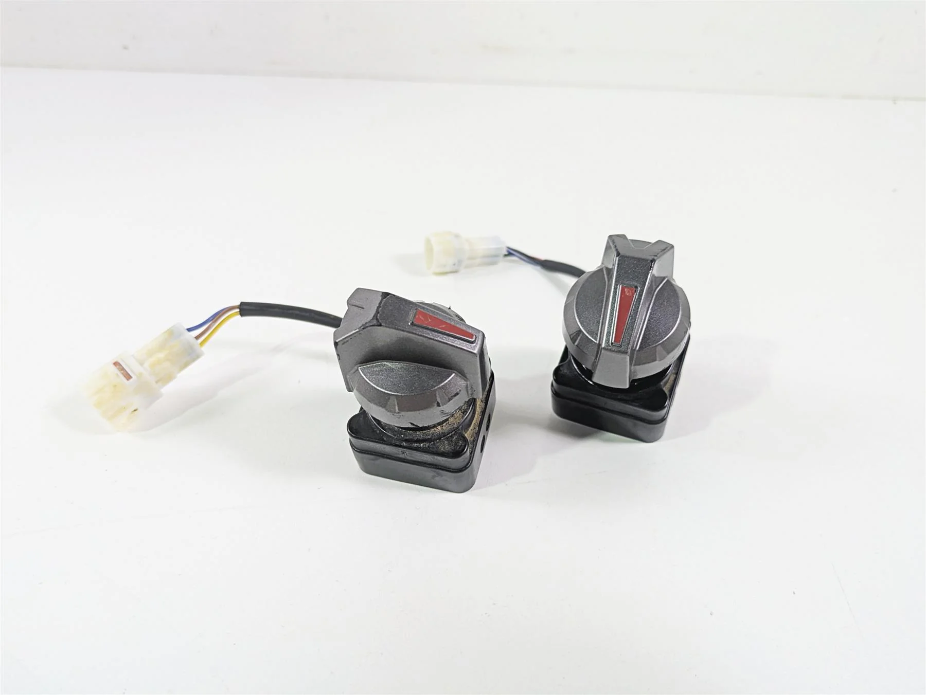 2020 Yamaha YXZ1000 R SS XTR 2 Wheel Drive & Light Switch Set 1XD-H2510-11-00 - Image 12