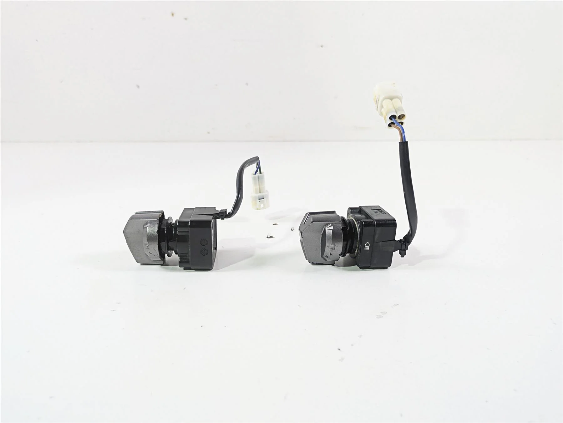 2020 Yamaha YXZ1000 R SS XTR 2 Wheel Drive & Light Switch Set 1XD-H2510-11-00 - Image 5