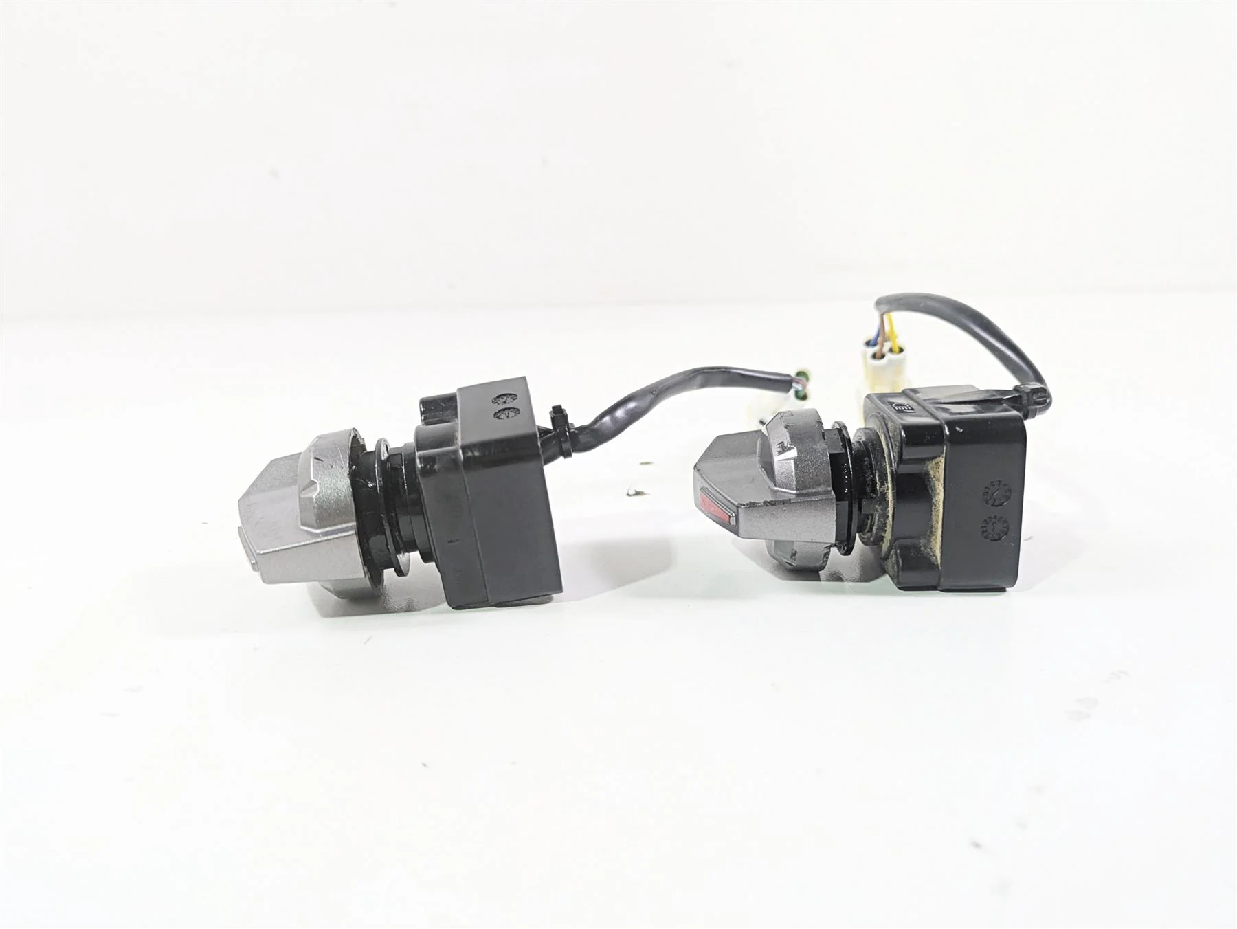 2020 Yamaha YXZ1000 R SS XTR 2 Wheel Drive & Light Switch Set 1XD-H2510-11-00 - Image 6