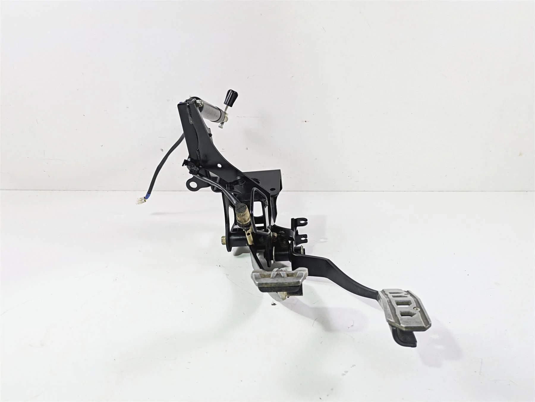 2020 Yamaha YXZ1000 R SS XTR Foot Pedal & Mount Set B57-F2548-01-00 - Image 2