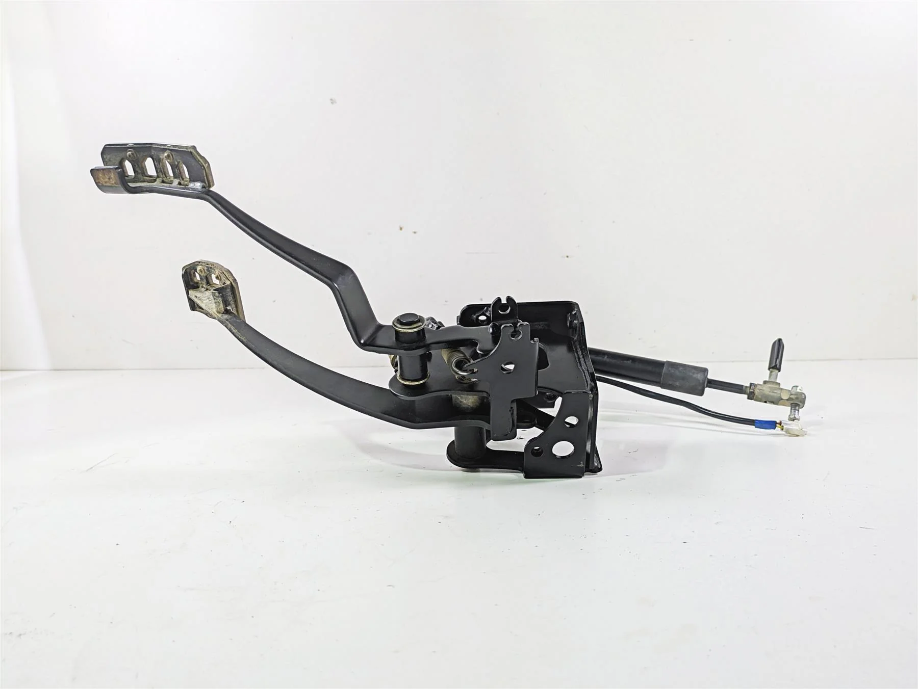 2020 Yamaha YXZ1000 R SS XTR Foot Pedal & Mount Set B57-F2548-01-00 - Image 6