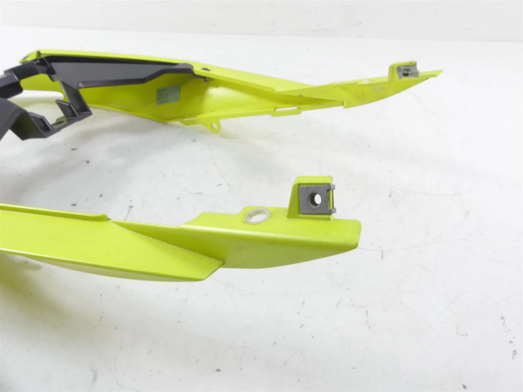 2021 Aprilia RS 660 Rear Left Right Yellow Tail Cover Fairing Set 2B006648 - Image 8