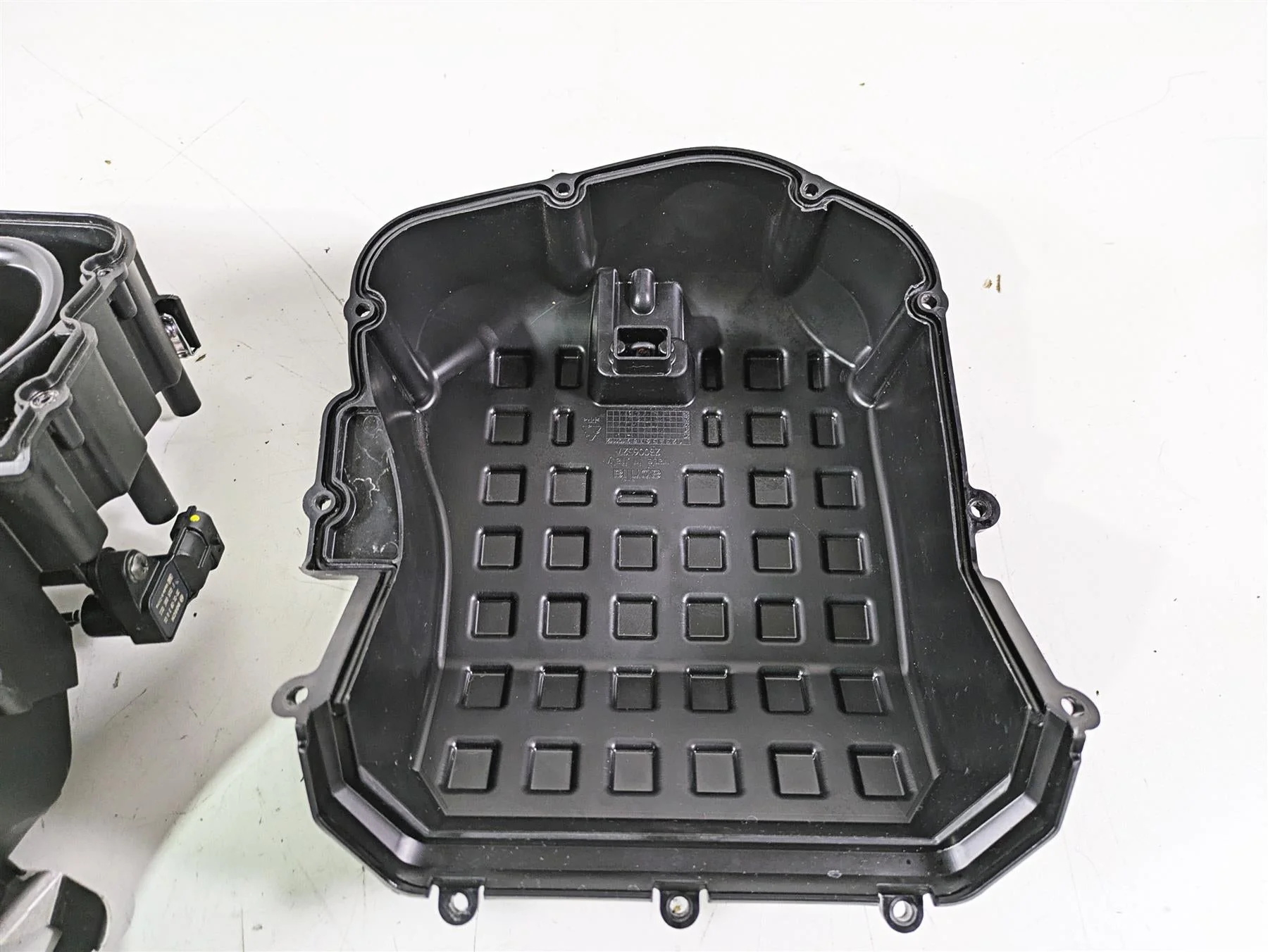 2021 Aprilia RS660 Air Filter Cleaner Breather Box U 2B006527 L 2B006529 - Image 3