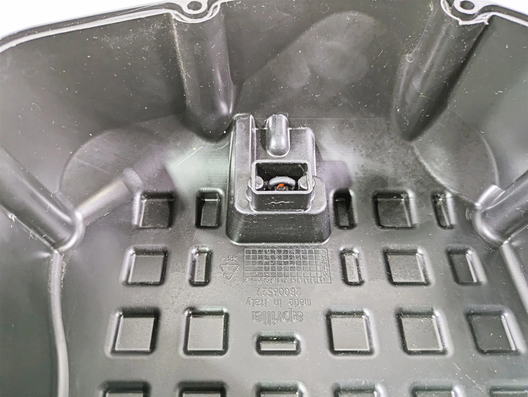 2021 Aprilia RS660 Air Filter Cleaner Breather Box U 2B006527 L 2B006529 - Image 4