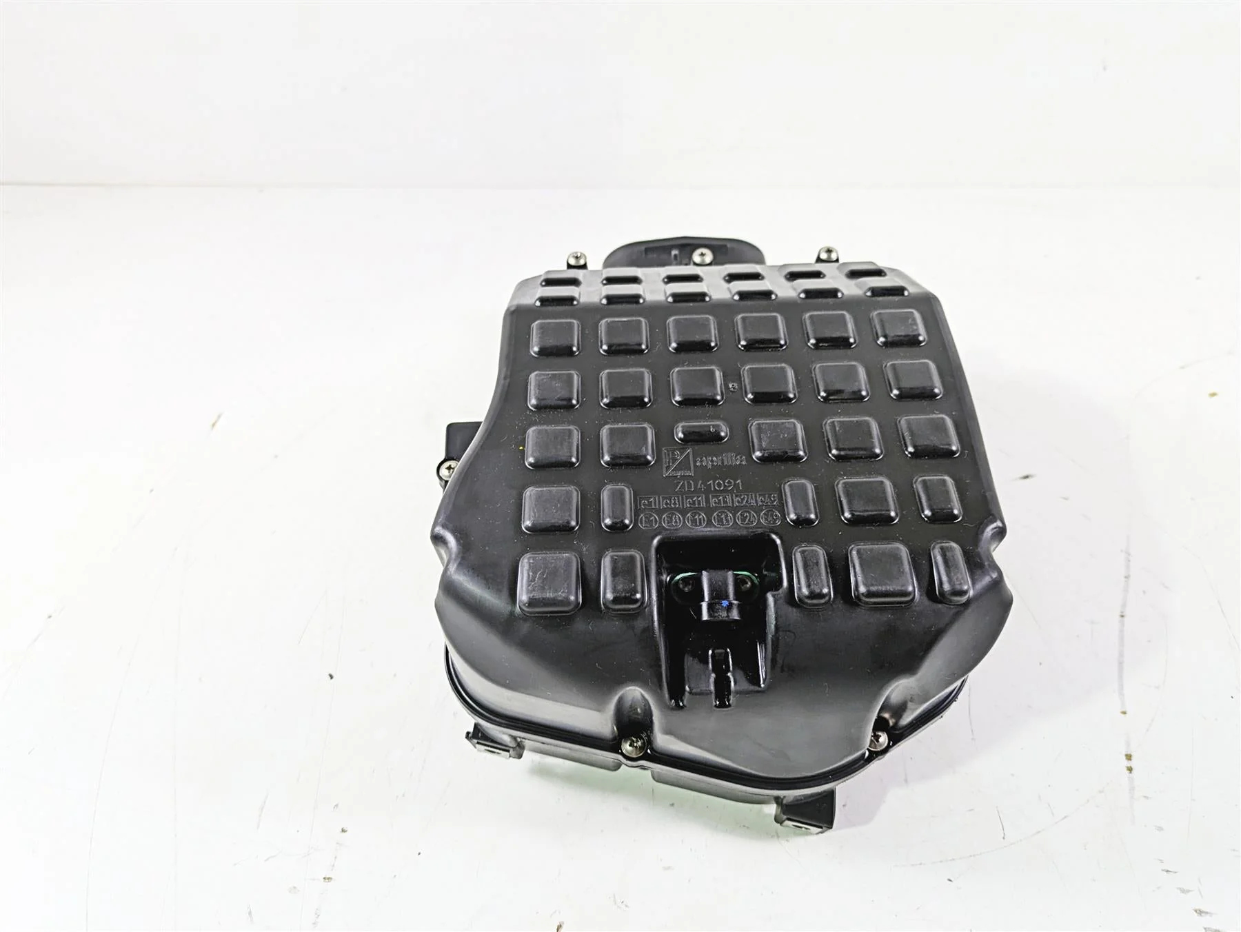2021 Aprilia RS660 Air Filter Cleaner Breather Box U 2B006527 L 2B006529 - Image 8