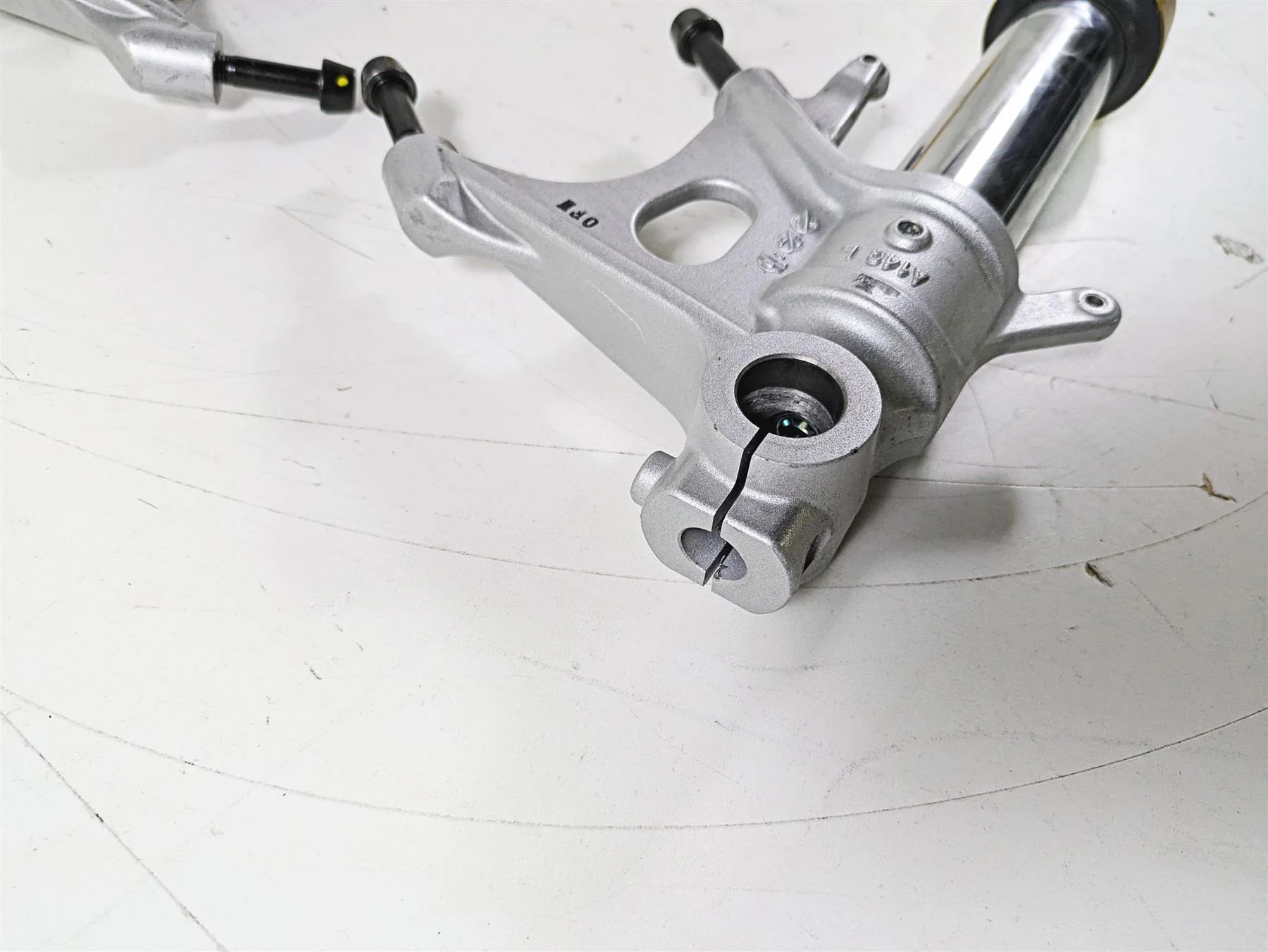 2021 Aprilia RS660 Bent Front Forks Leg Set R 2B006359 L 2B006360 - Image 7