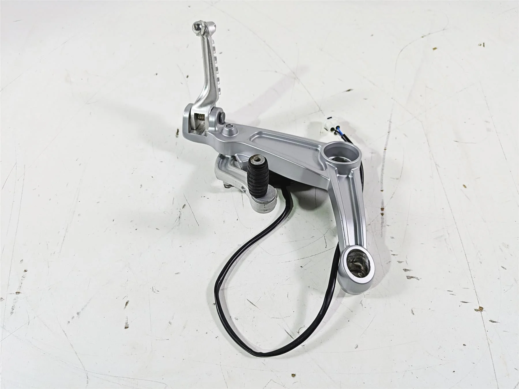 2021 Aprilia RS660 Right Rider Footpeg & Shifter Shift Lever 2B005203 2B006354 - Image 2