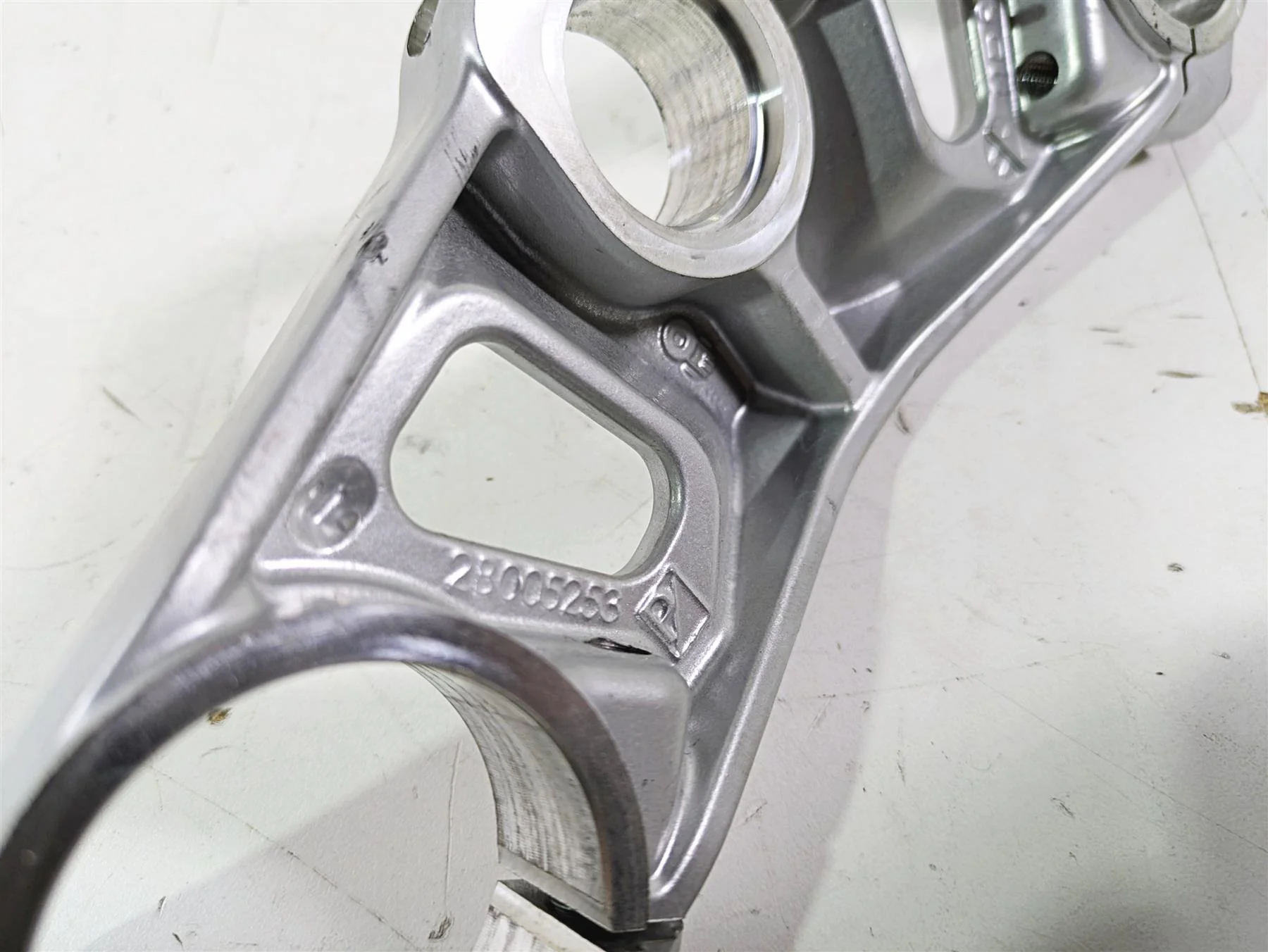 2021 Aprilia RS660 Upper Triple Tree Steering Clamp 2B005253 - Image 11