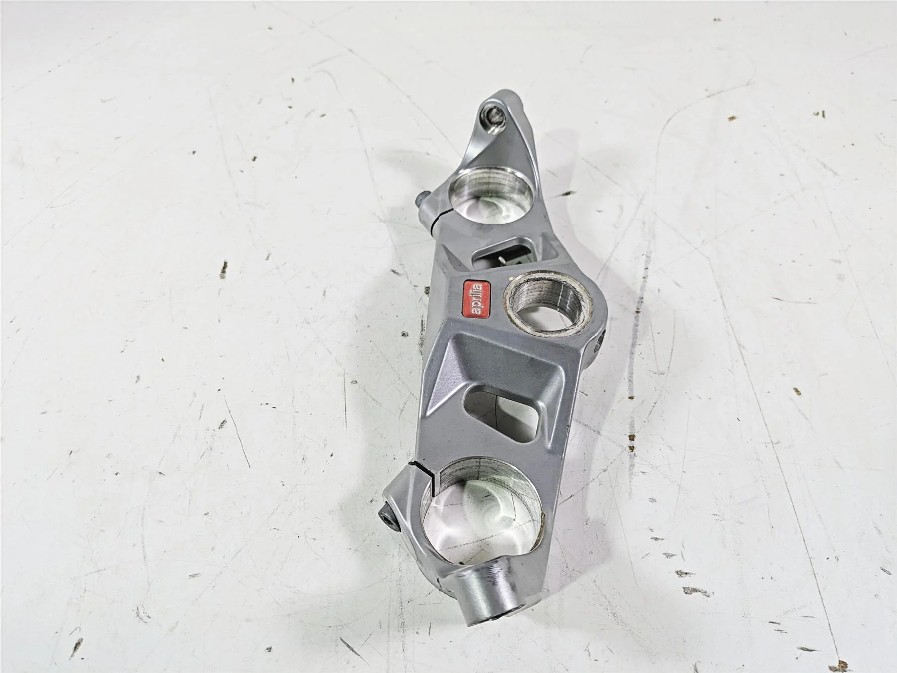 2021 Aprilia RS660 Upper Triple Tree Steering Clamp 2B005253 - Image 4