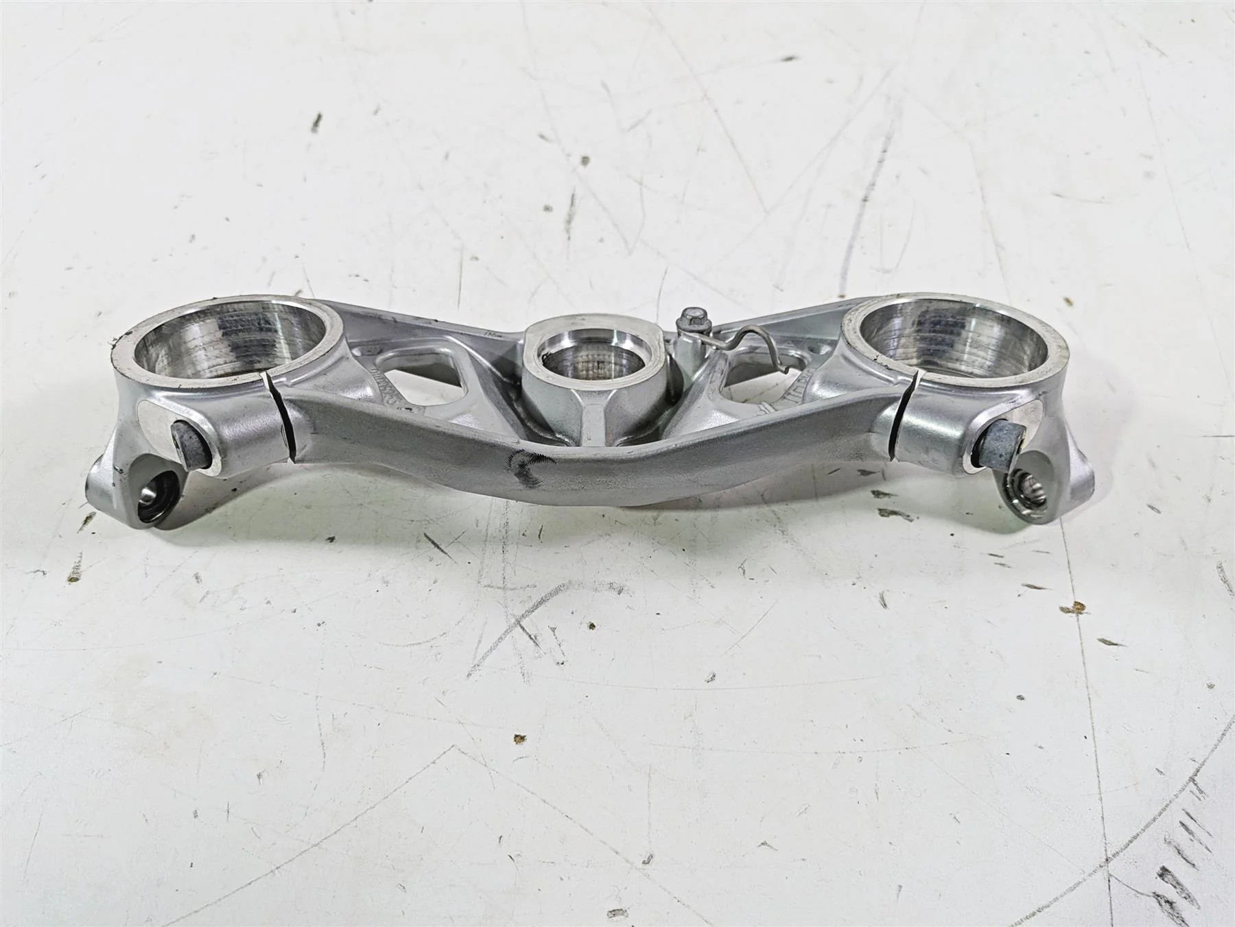 2021 Aprilia RS660 Upper Triple Tree Steering Clamp 2B005253 - Image 8