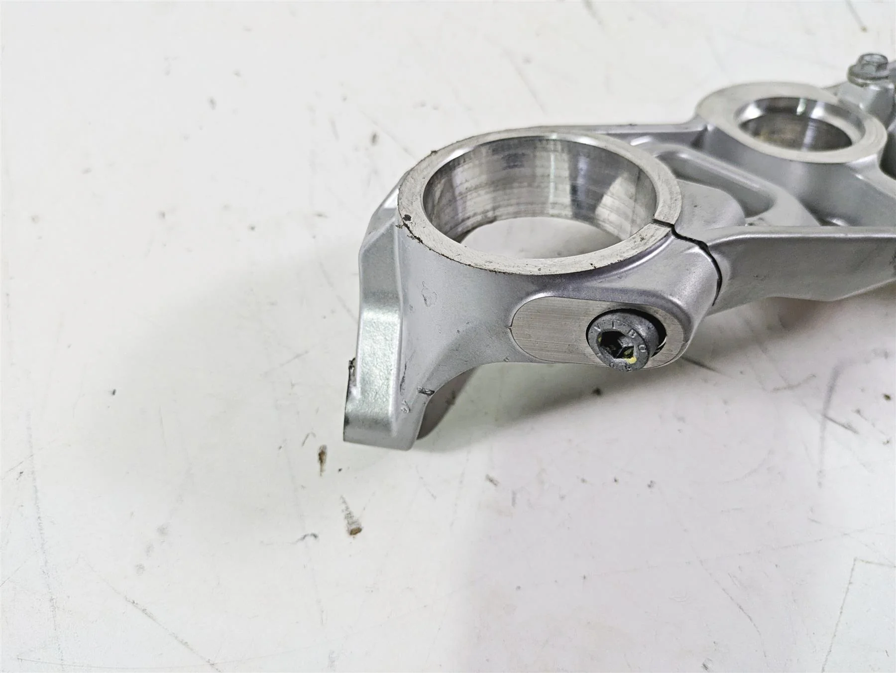2021 Aprilia RS660 Upper Triple Tree Steering Clamp 2B005253 - Image 9