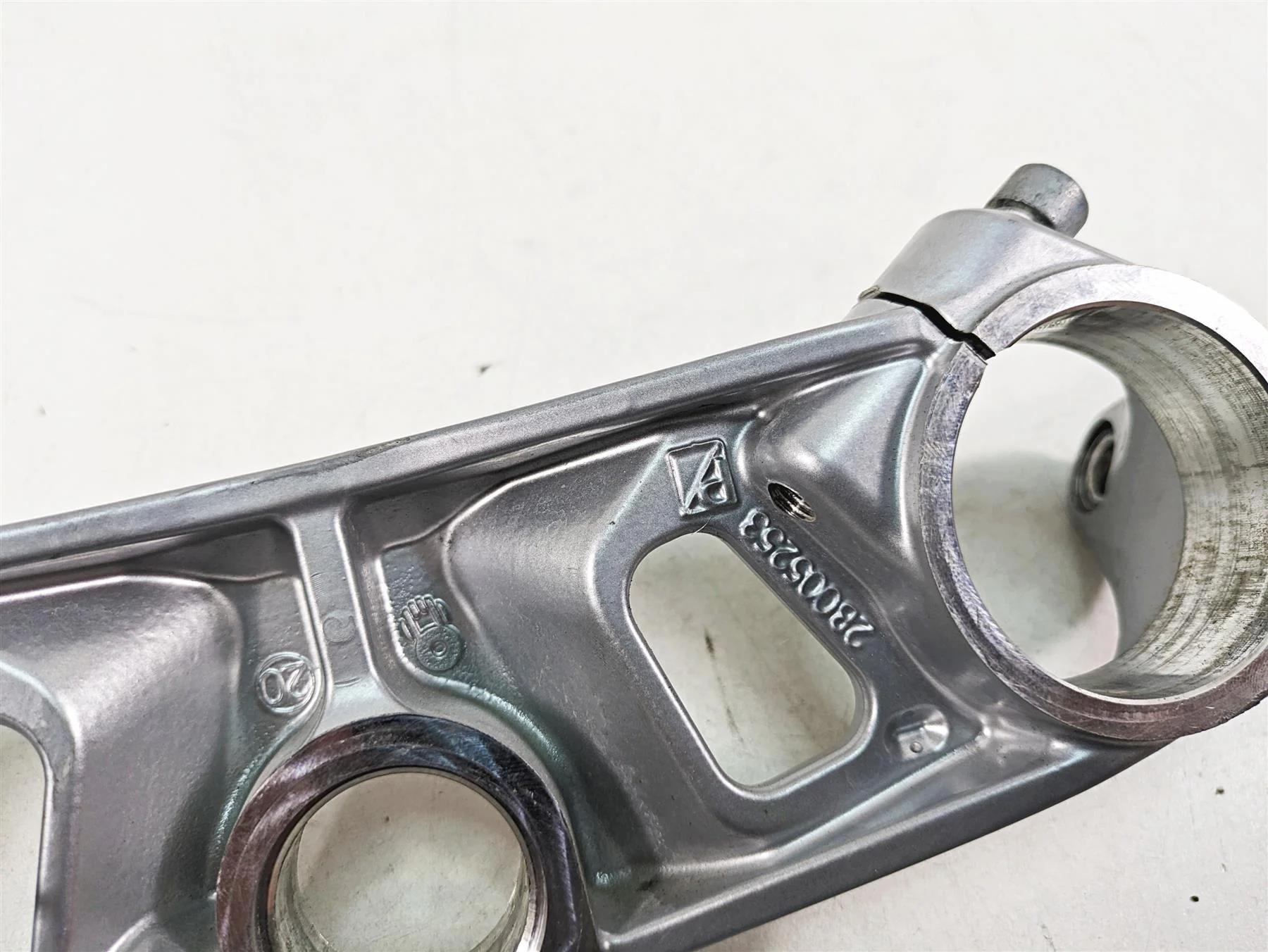 2021 Aprilia RS660 Upper Triple Tree Steering Clamp 51mm - Read 2B005253 - Image 7
