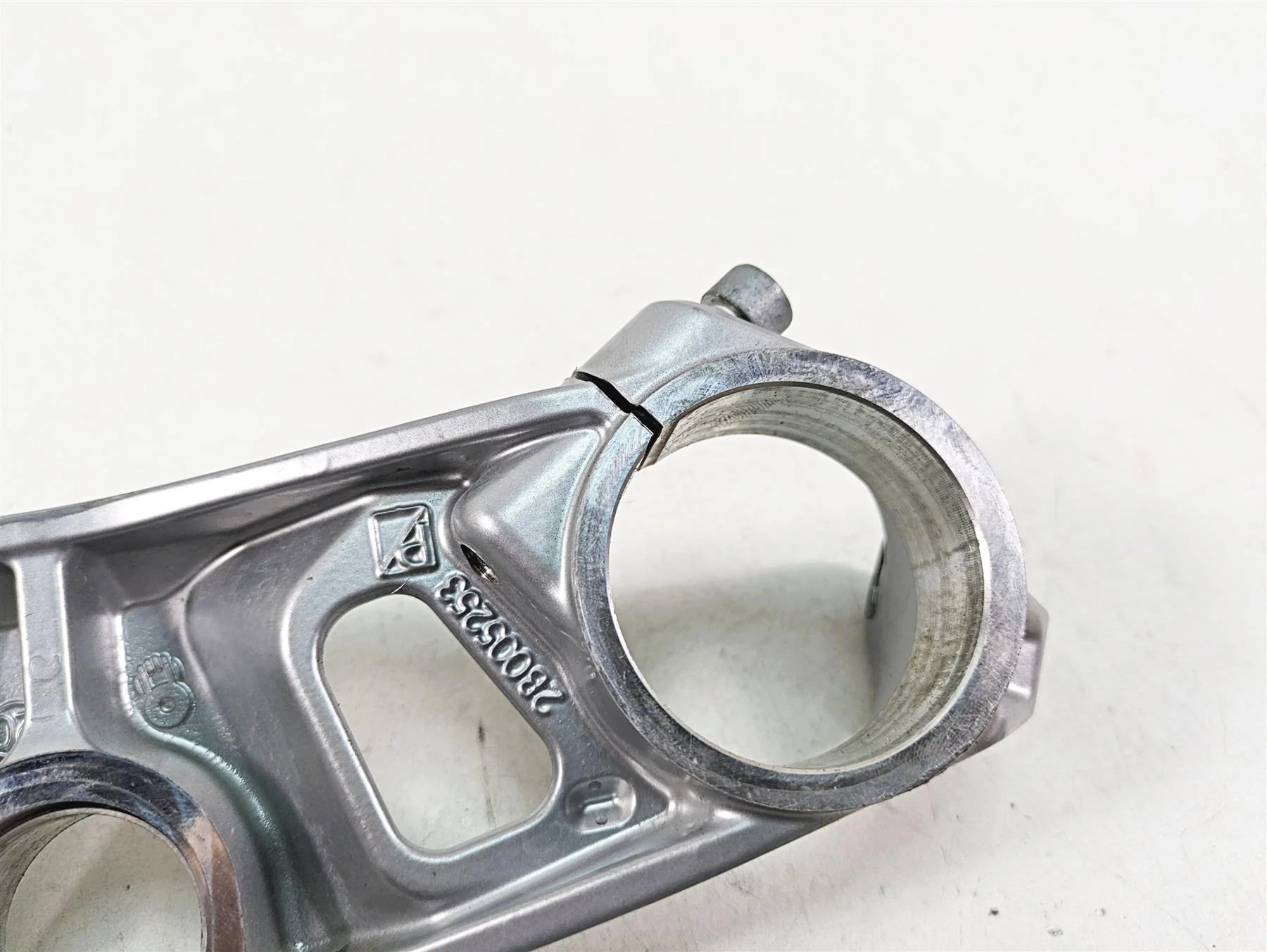 2021 Aprilia RS660 Upper Triple Tree Steering Clamp 51mm - Read 2B005253 - Image 9