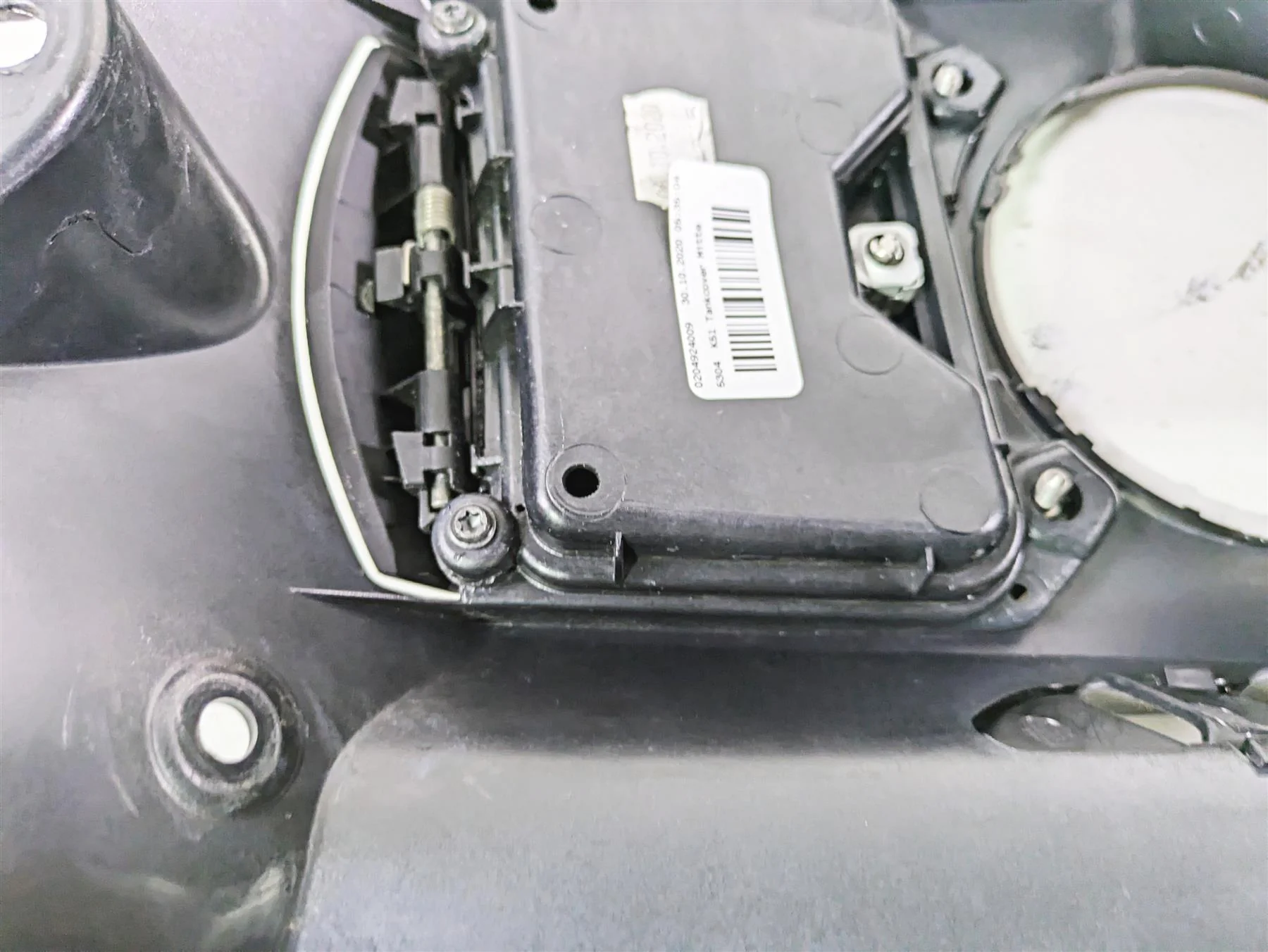 2021 BMW R1250GS K51 Adv Upper Center Tank Fairing Cover 46638536936 46638532243 - Image 9
