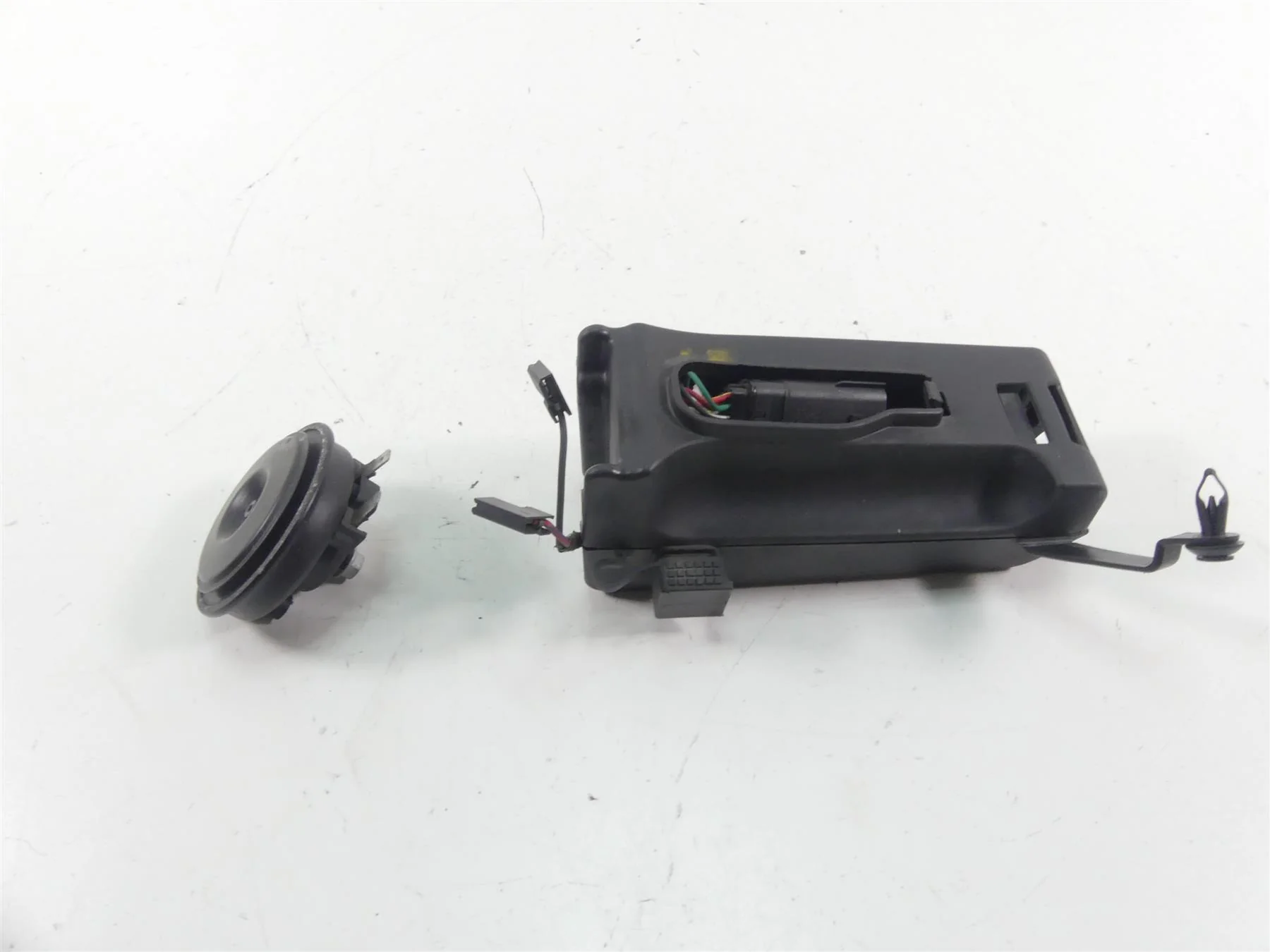 2021 Harley Softail FLSB Sport Glide Horn & Wiring Box 69201654