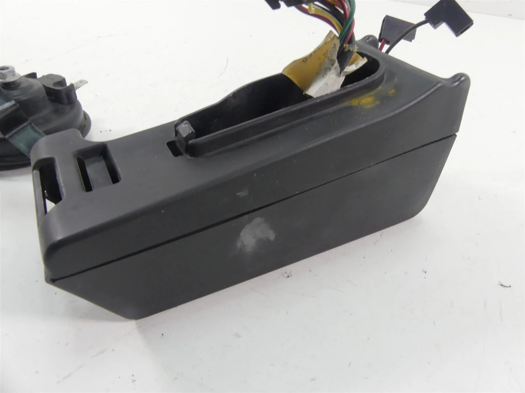 2021 Harley Softail FLSB Sport Glide Horn & Wiring Box 69201654 - Image 10