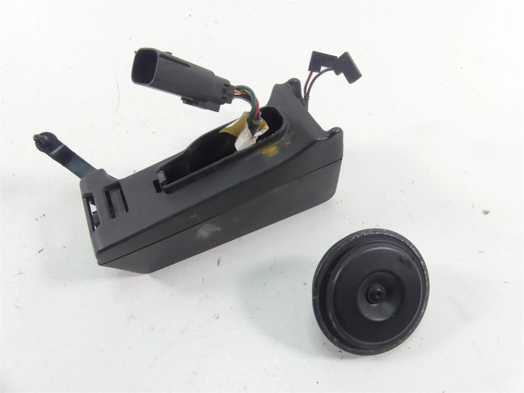 2021 Harley Softail FLSB Sport Glide Horn & Wiring Box 69201654 - Image 12