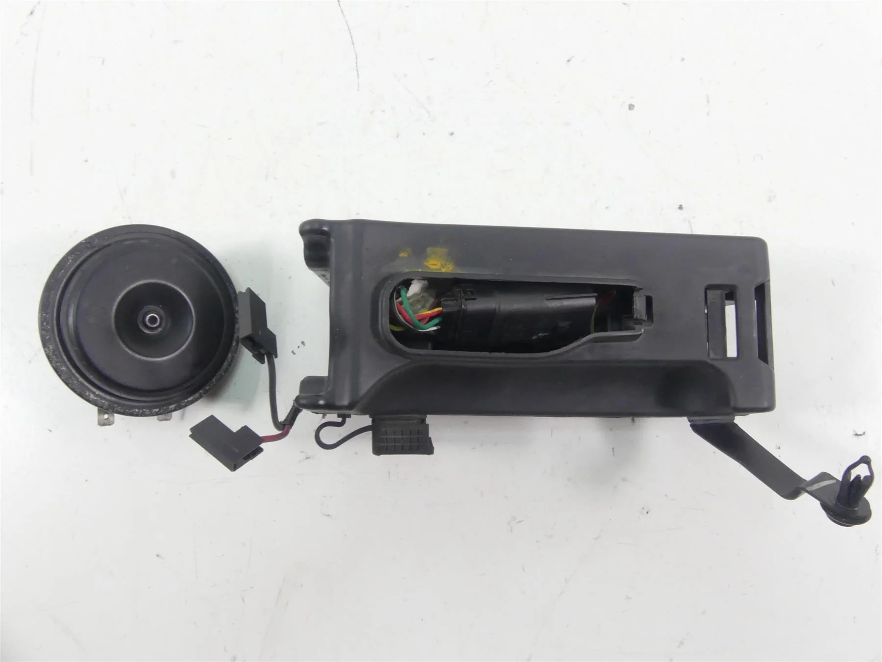 2021 Harley Softail FLSB Sport Glide Horn & Wiring Box 69201654 - Image 5