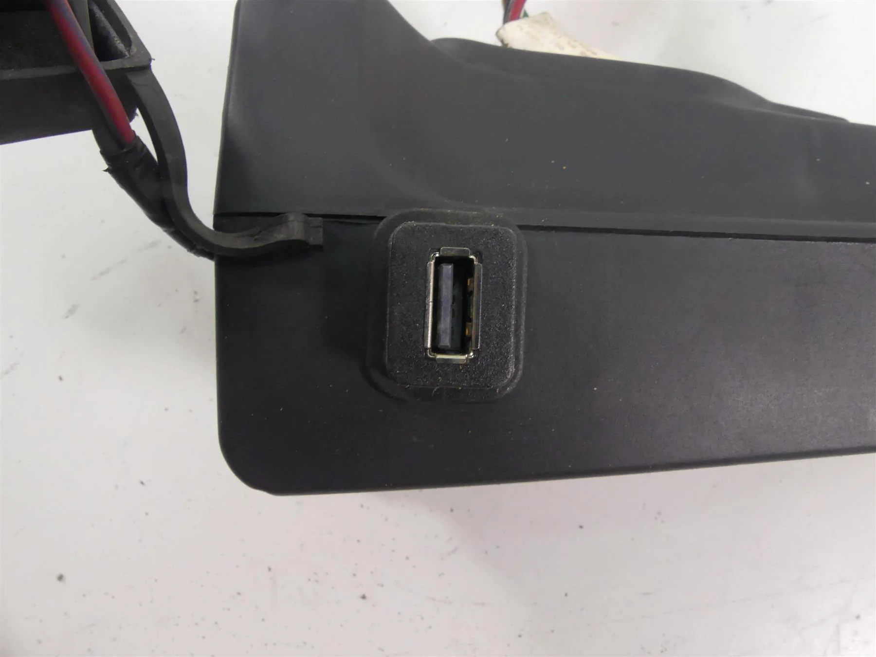 2021 Harley Softail FLSB Sport Glide Horn & Wiring Box 69201654 - Image 8