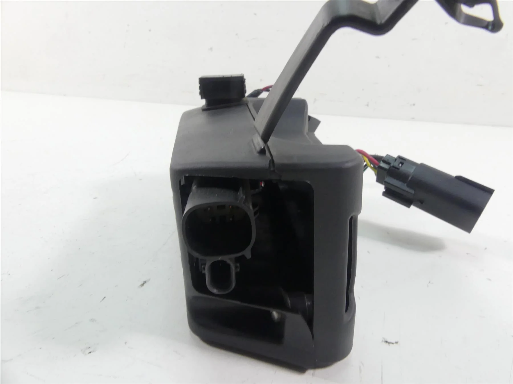 2021 Harley Softail FLSB Sport Glide Horn & Wiring Box 69201654 - Image 9
