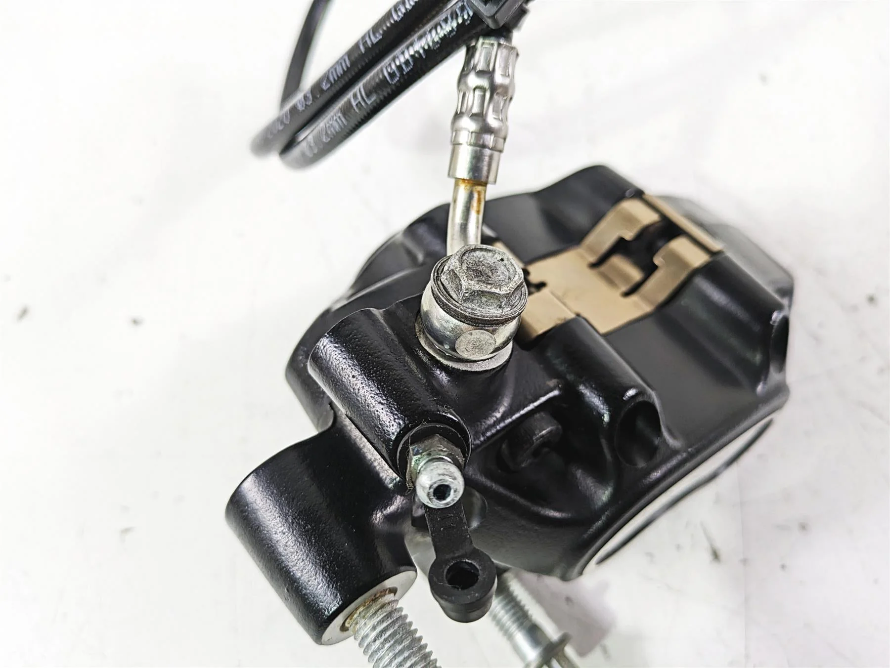 2021 Harley Softail FLSL Slim Front Brake Caliper & Line 41300095 - Image 10