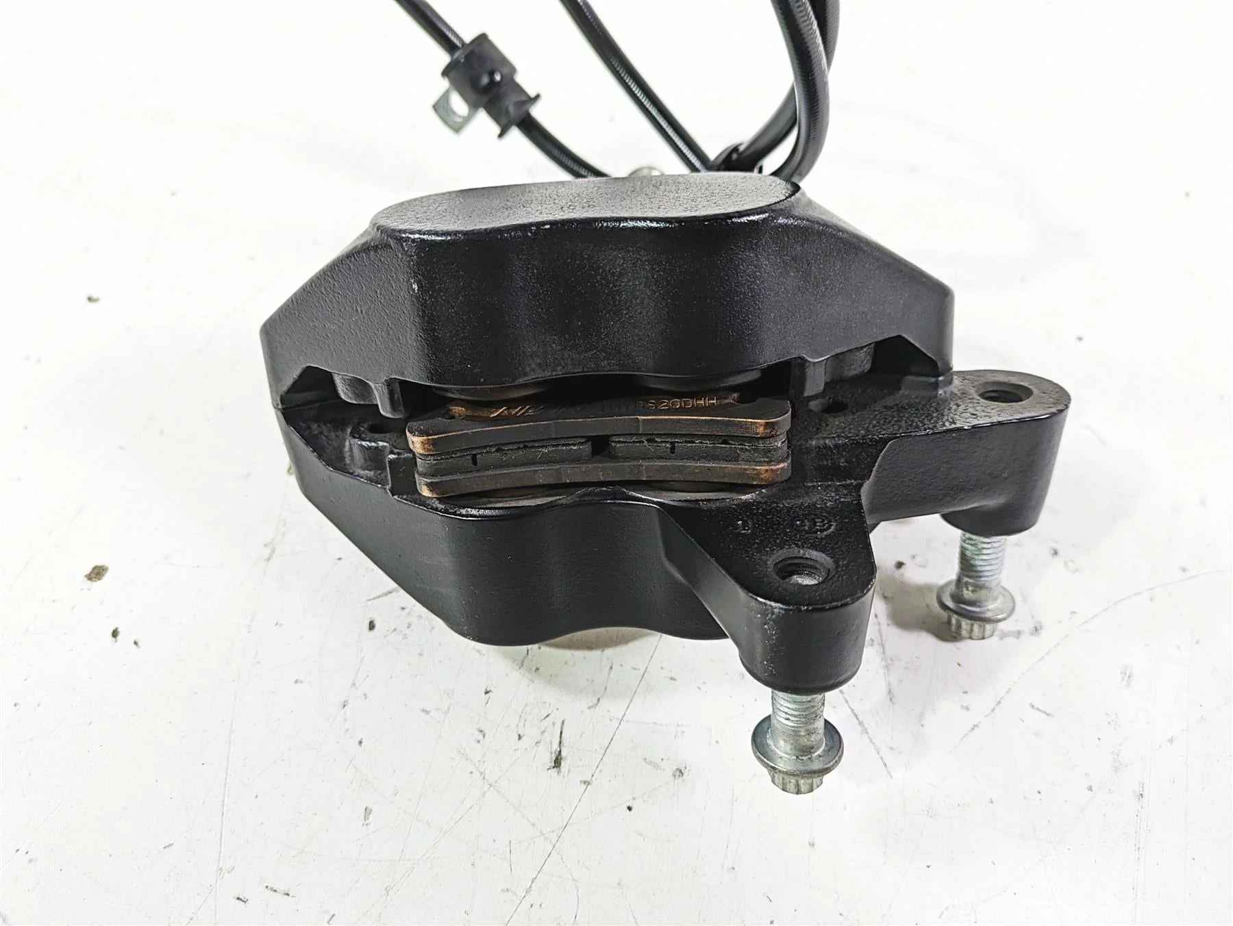2021 Harley Softail FLSL Slim Front Brake Caliper & Line 41300095 - Image 8