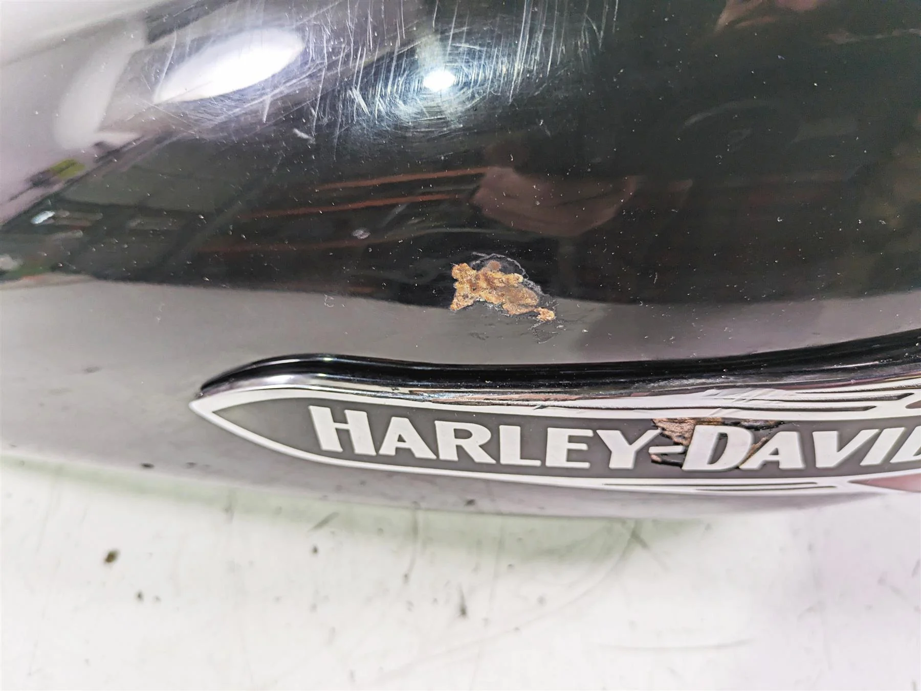 2021 Harley Softail FLSL Slim Fuel Gas  Petrol Tank 61000674 - Image 6