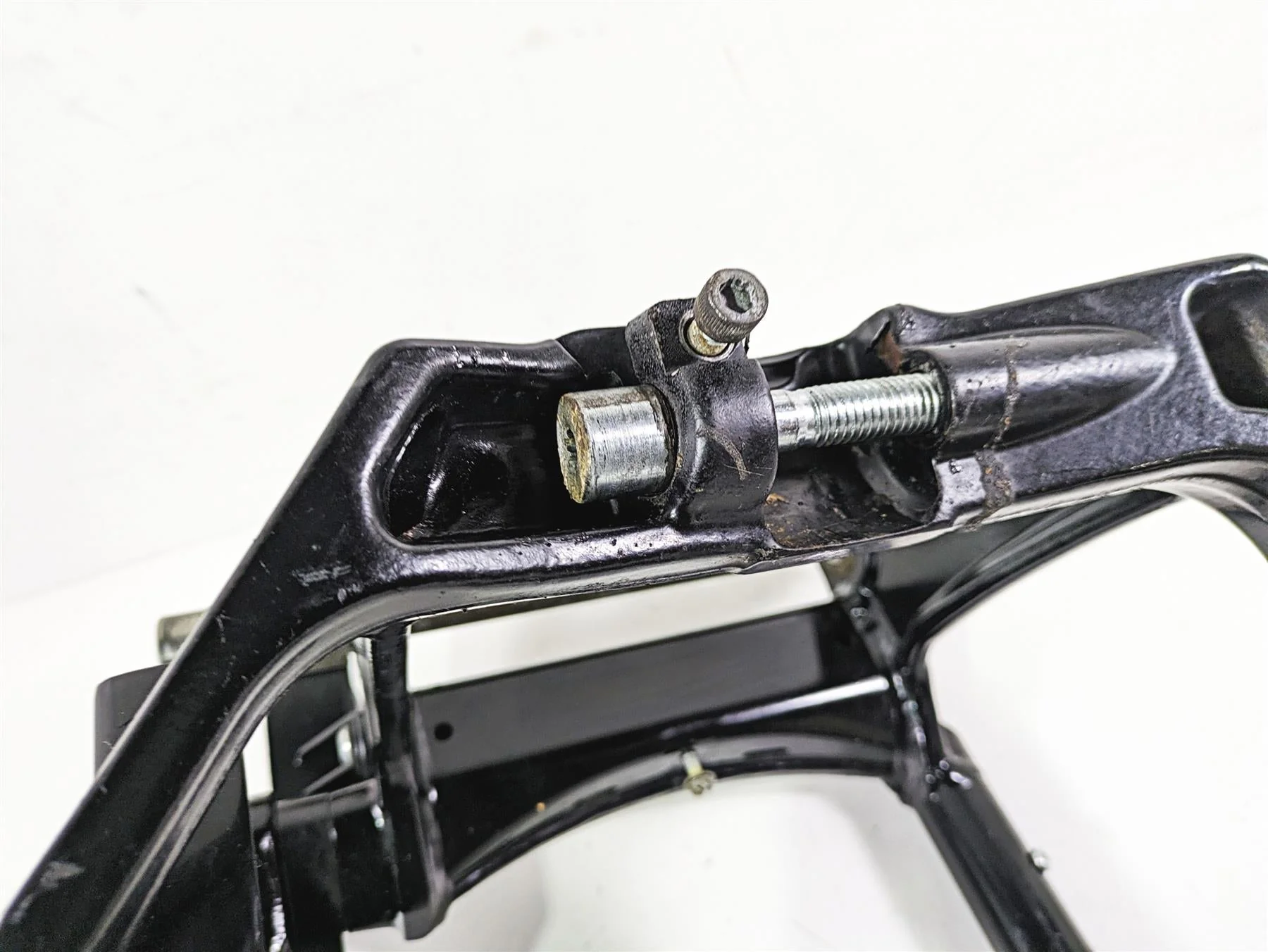 2021 Harley Softail FLSL Slim Rear Swingarm Swing Arm & Guards 47400099BHP - Image 5