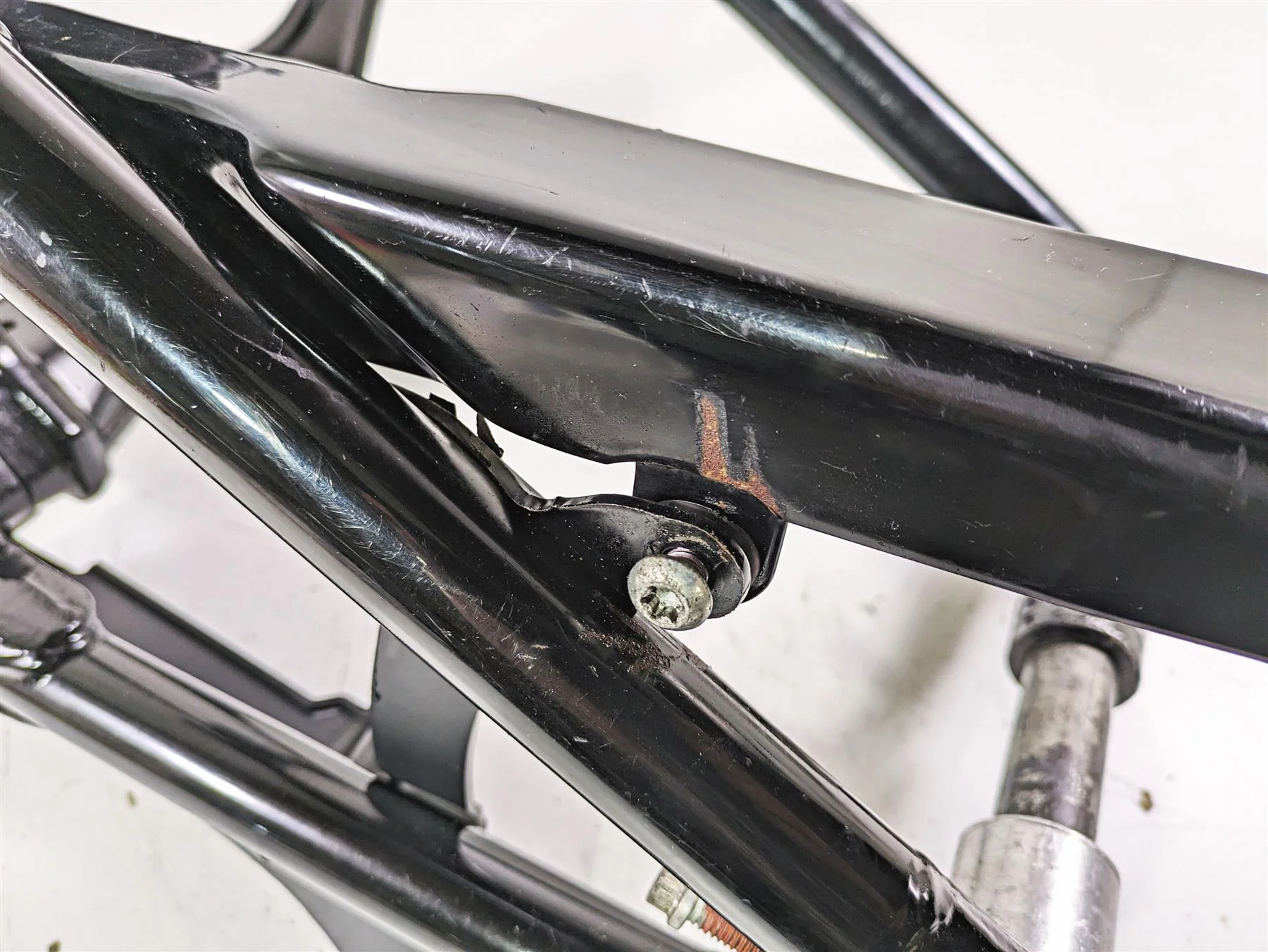 2021 Harley Softail FLSL Slim Rear Swingarm Swing Arm & Guards 47400099BHP - Image 7