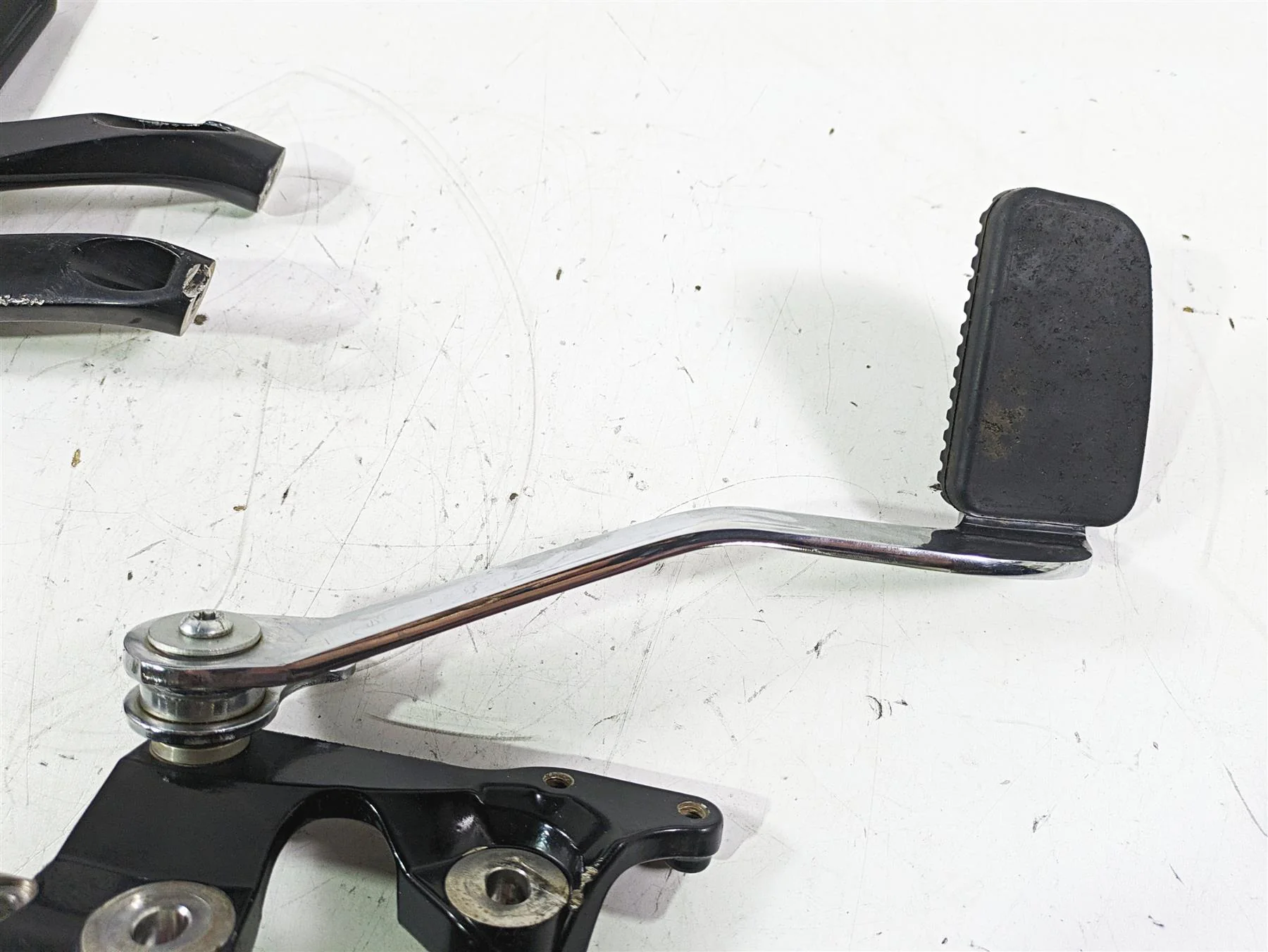 2021 Harley Softail FLSL Slim Right Floorboard & Brake Pedal 50500737 50600202 - Image 12