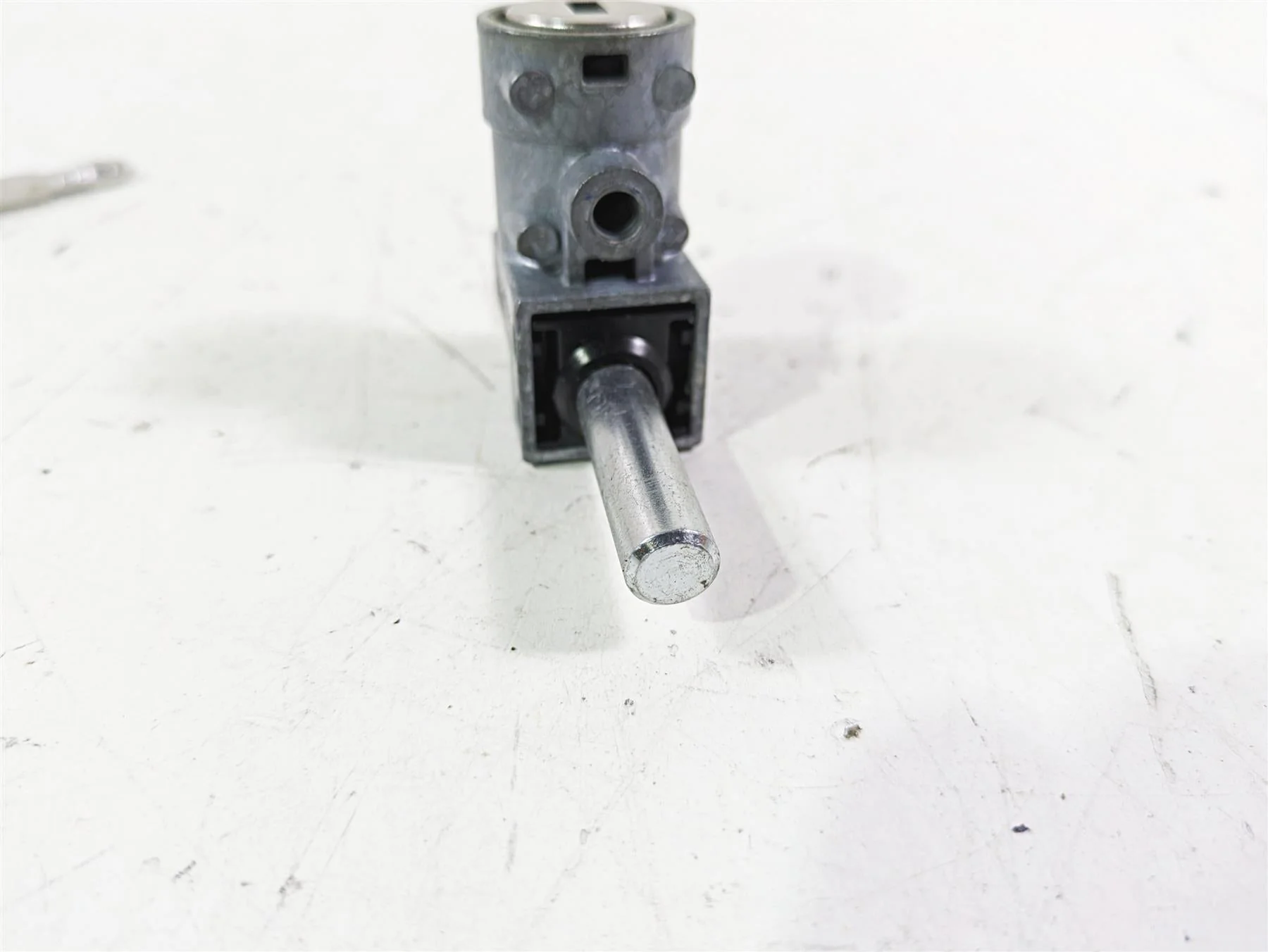 2021 Harley Softail FLSL Slim Steering Key Lock Set 45600049 - Image 10