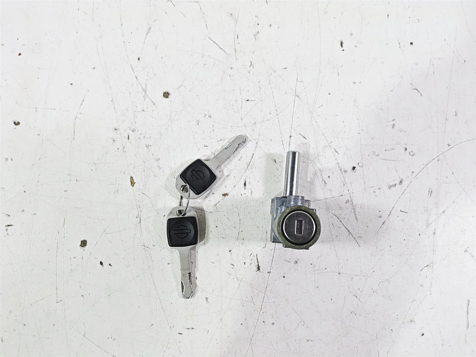 2021 Harley Softail FLSL Slim Steering Key Lock Set 45600049 - Image 4