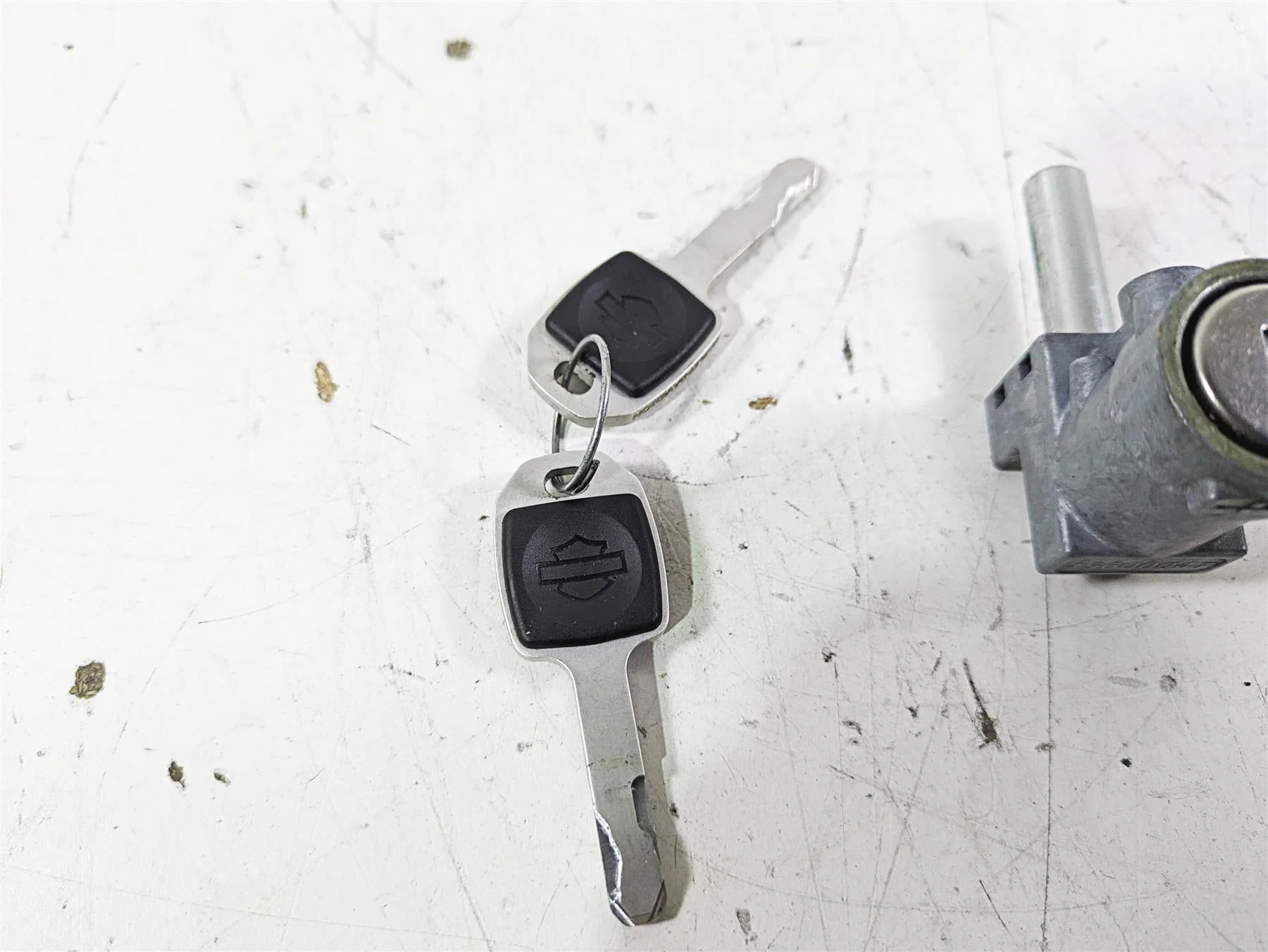 2021 Harley Softail FLSL Slim Steering Key Lock Set 45600049 - Image 5
