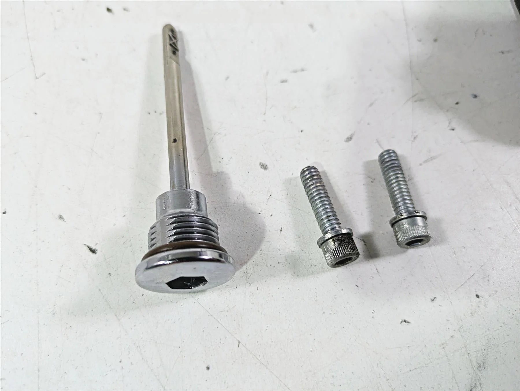 2021 Harley Softail FXBBS Street Bob Oil Dipstick Spout Set  62800062 - Image 12