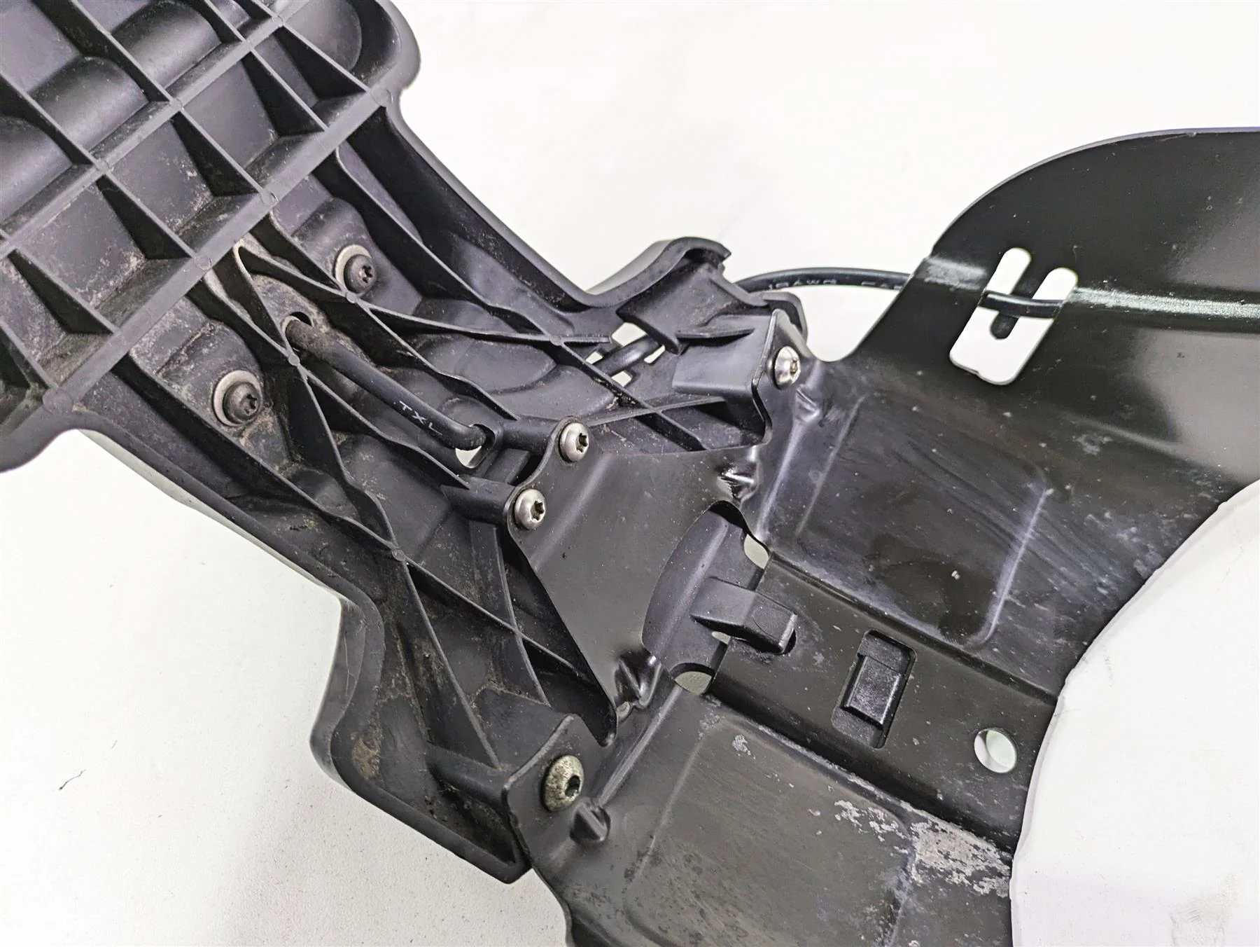 2021 Harley Softail FXST Standard Inner Rear Fender Support Mount 59500448 - Image 9