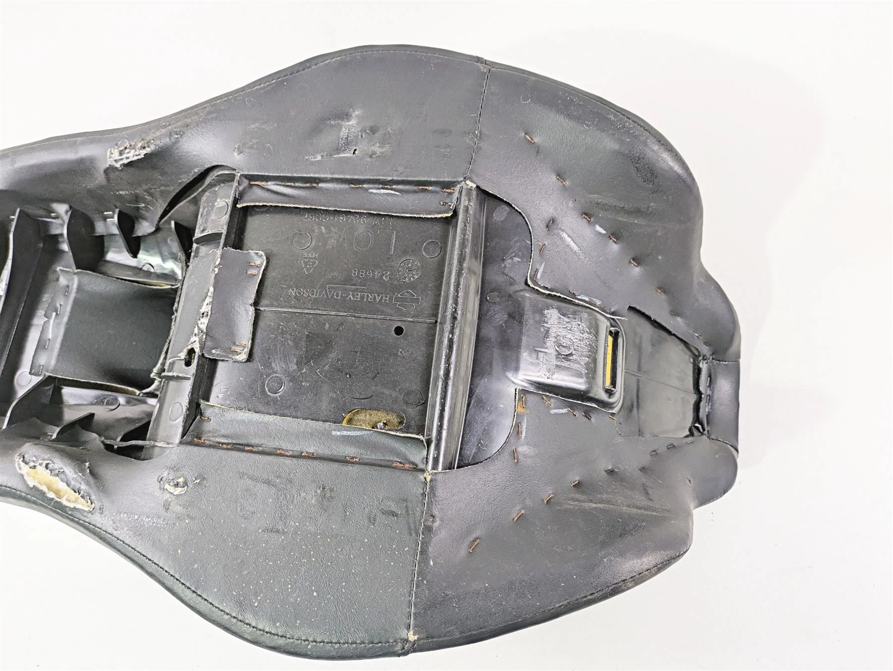 2021 Harley Touring FLTRX Road Glide Duo Driver Seat Saddle Low - Read 52000142 - Image 9