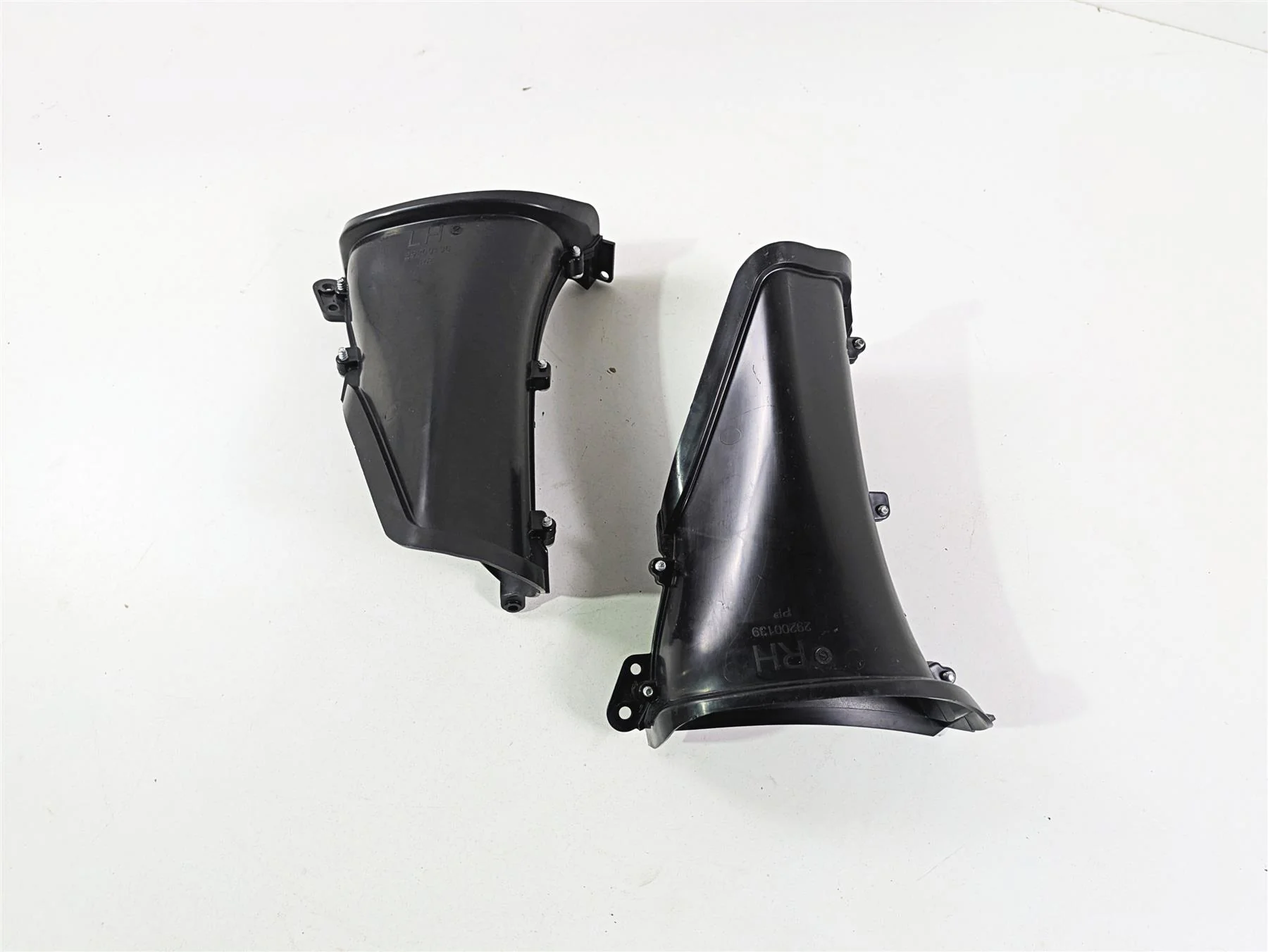 2021 Harley Touring FLTRX Road Glide Front Air Inlet Duct Set 29200136 29200138 - Image 12