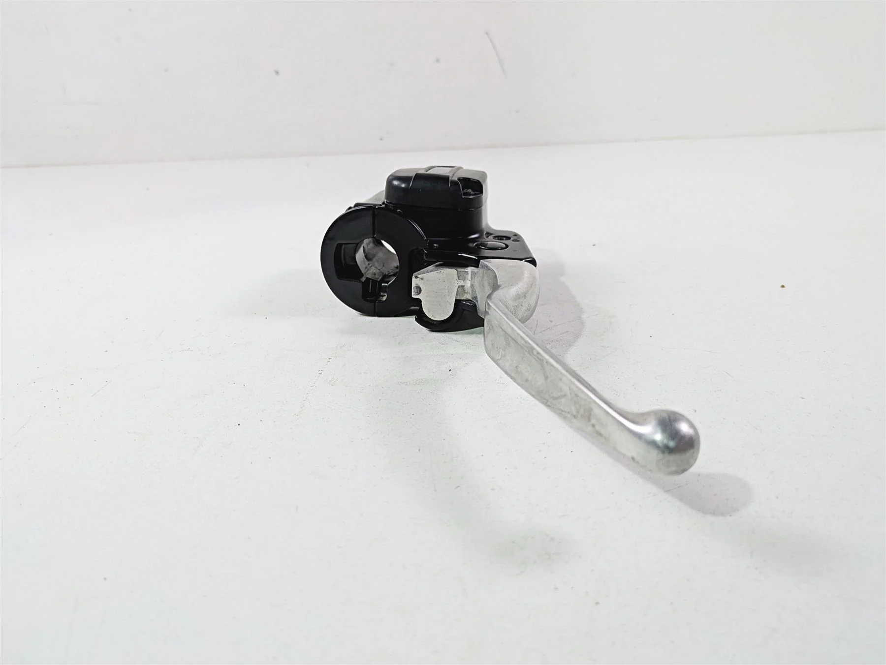 2021 Harley Touring FLTRX Road Glide Front Brake Master Cylinder 42855-06D - Image 3