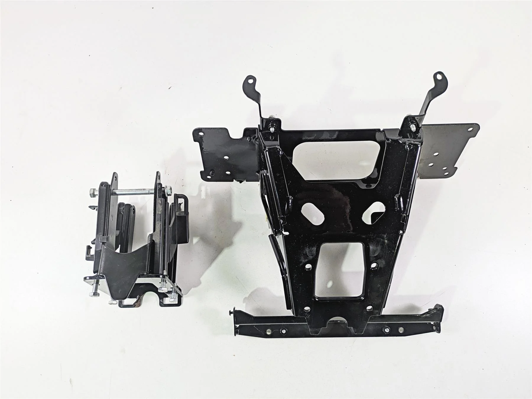 2021 Harley Touring FLTRX Road Glide Front Fairing Support Mount Set 47200217